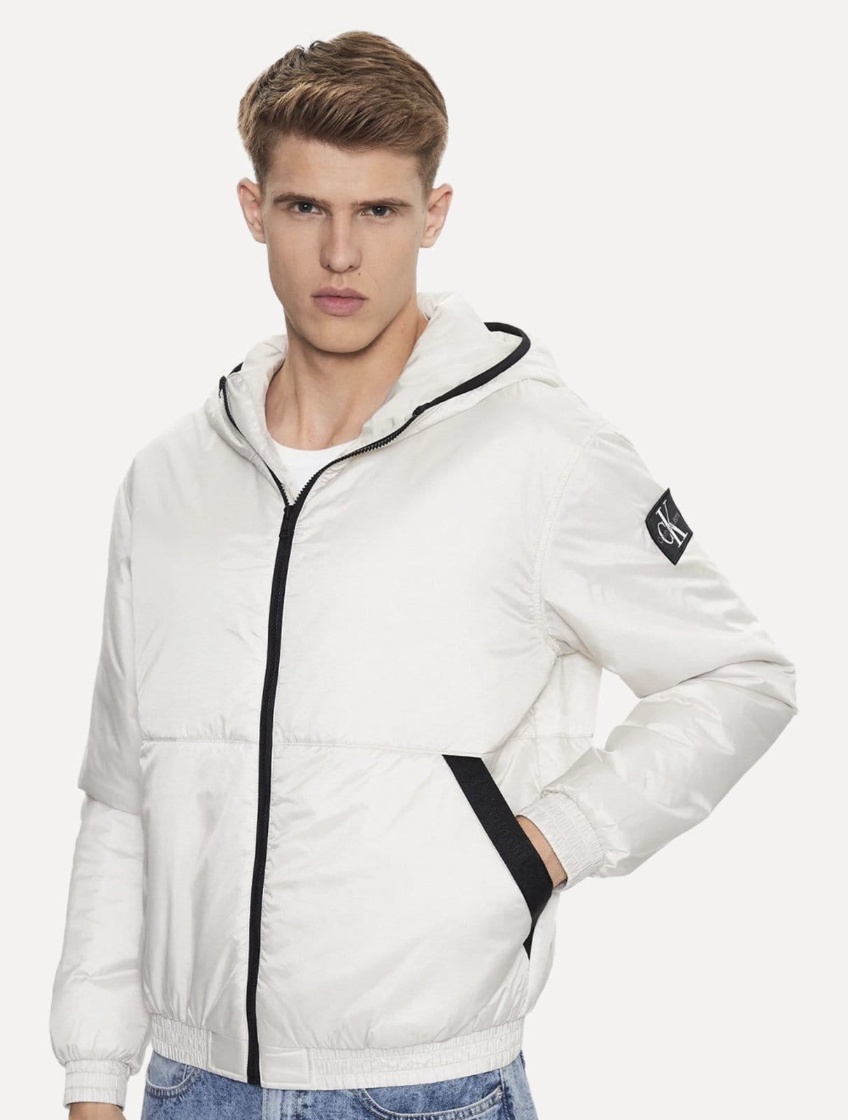 Vista principal Jaqueta Calvin Klein Jeans Hooded Bomber Lateral Logo Off-White Calvin Klein off-white white
