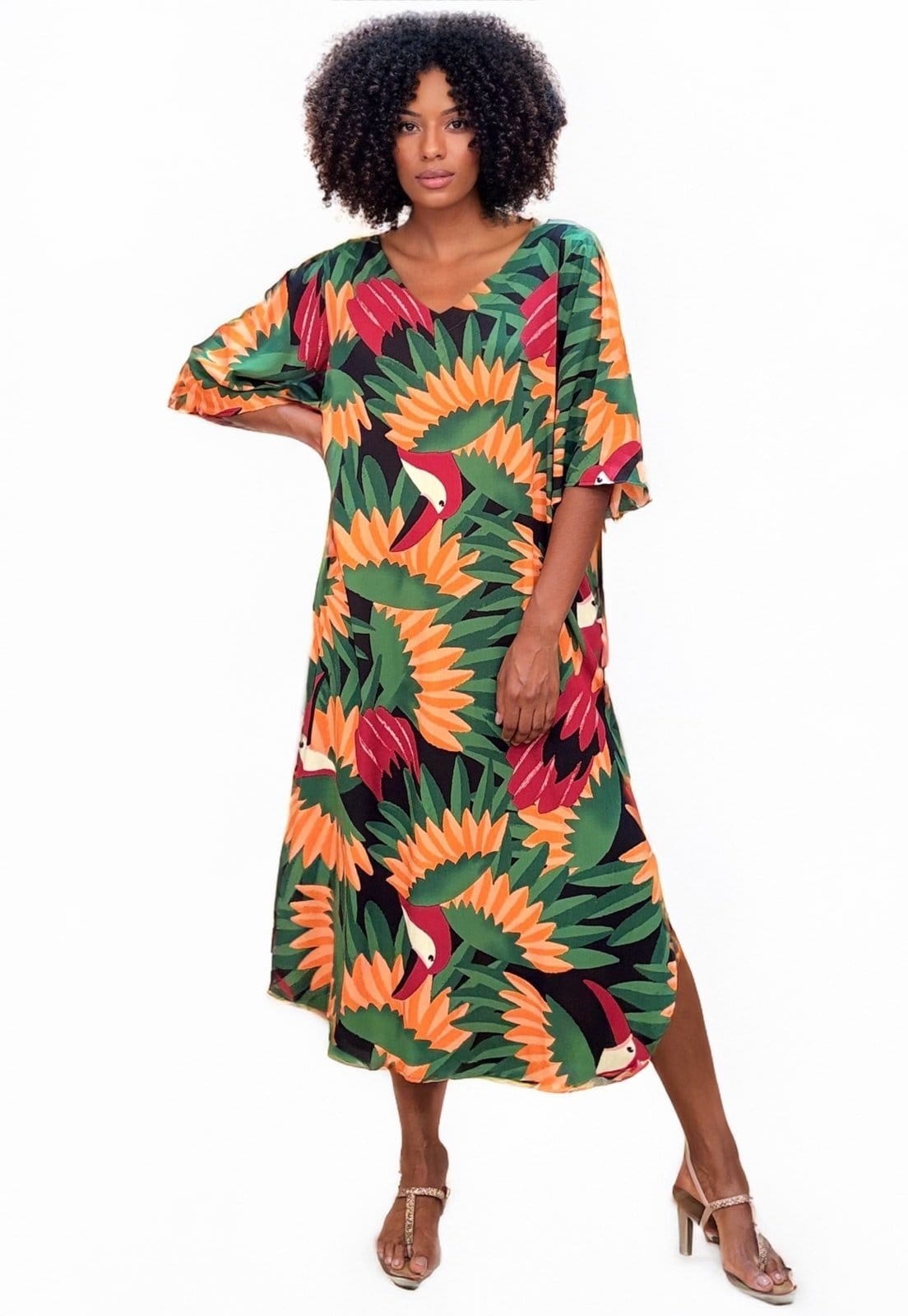 Vista 2 Vestido Midi Amazonia Vital Abapã Plano com Bolso Estampa Festa dos Tucanos Amazonia Vital amarelo/estampado/verde/vermelho