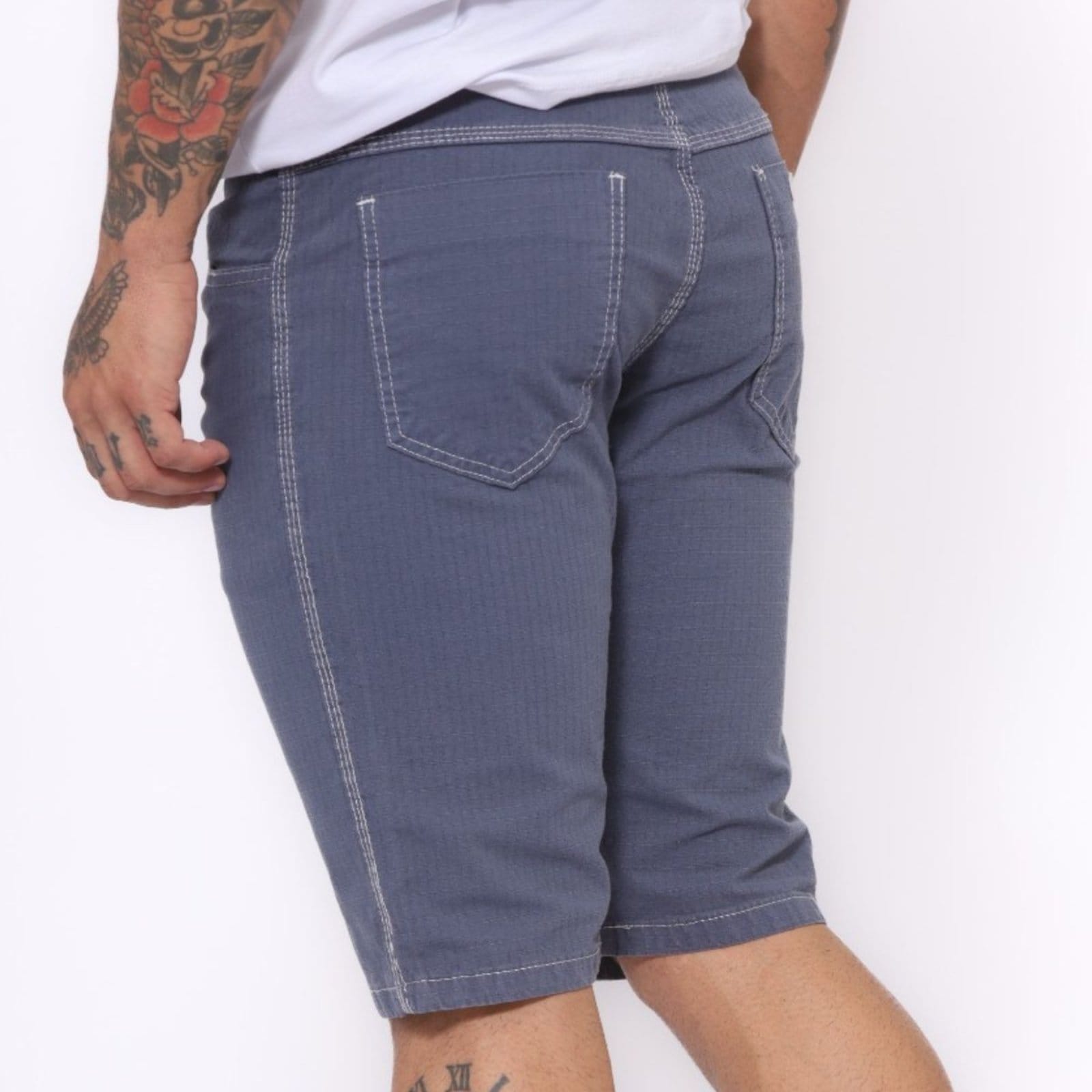 Vista 2 Bermuda Masculina Alleppo Collor com Linha Branca Alleppo Jeans cinza
