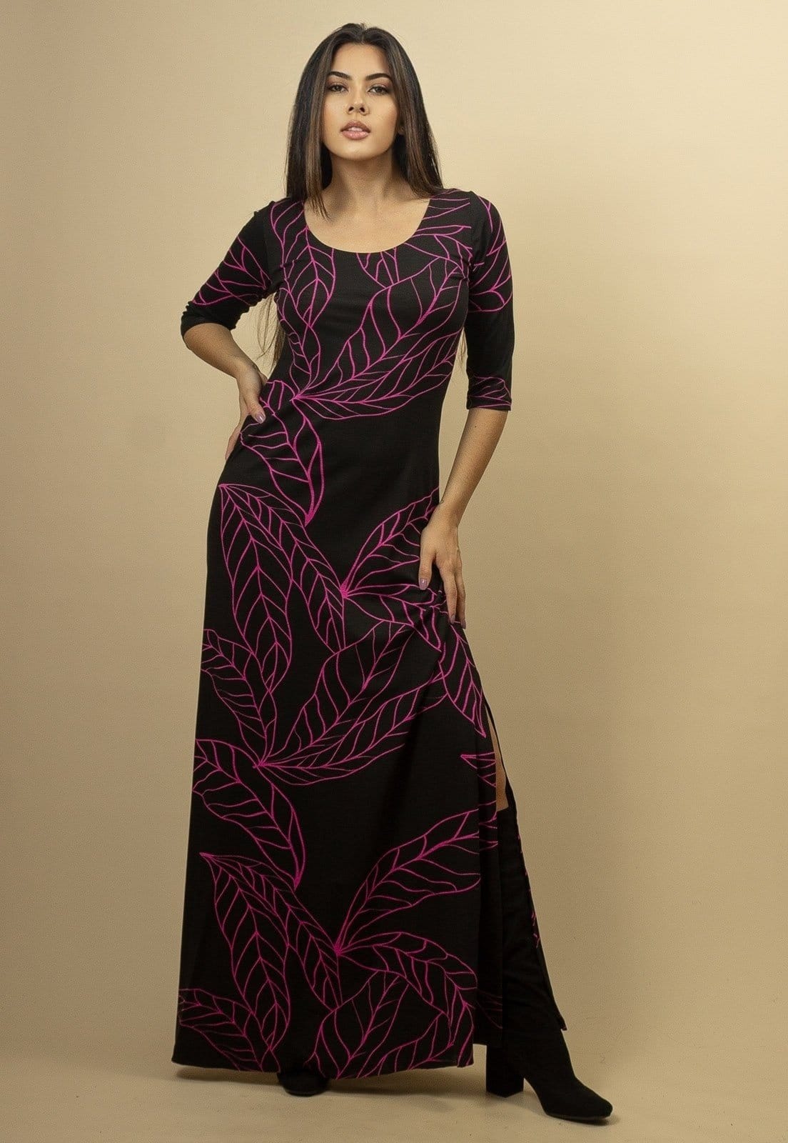 Vestido Longo Malha Gola Canoa Manga 3/4 Estampa Antúrios