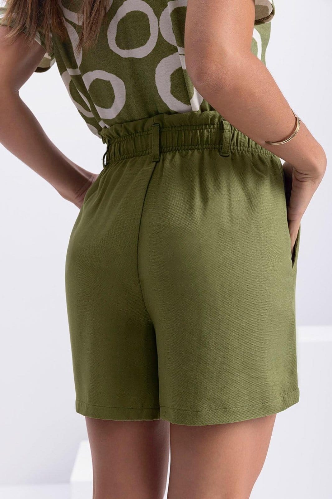 Vista 2 Shorts Feminino Em Viscose Essendi édio Essendi verde