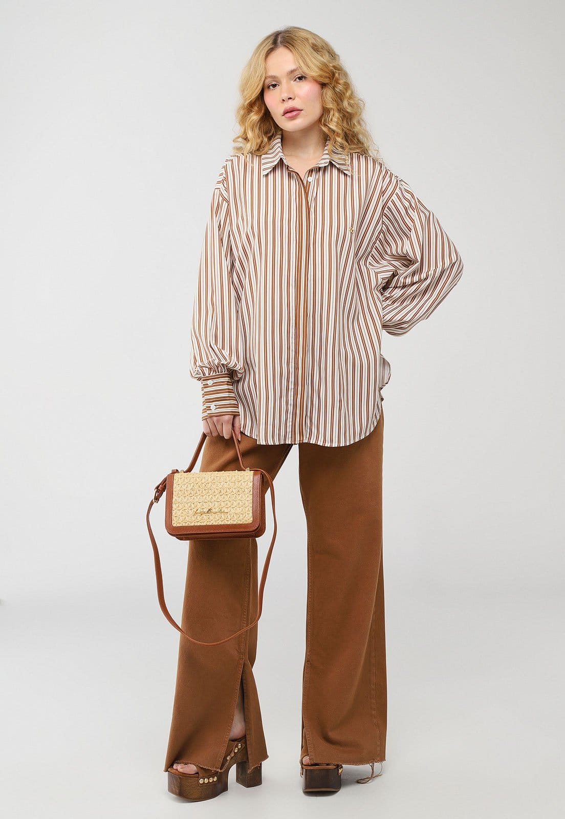 Vista 2 Camisa Feminina Colcci Listrada Tons Terrosos Colcci marrom