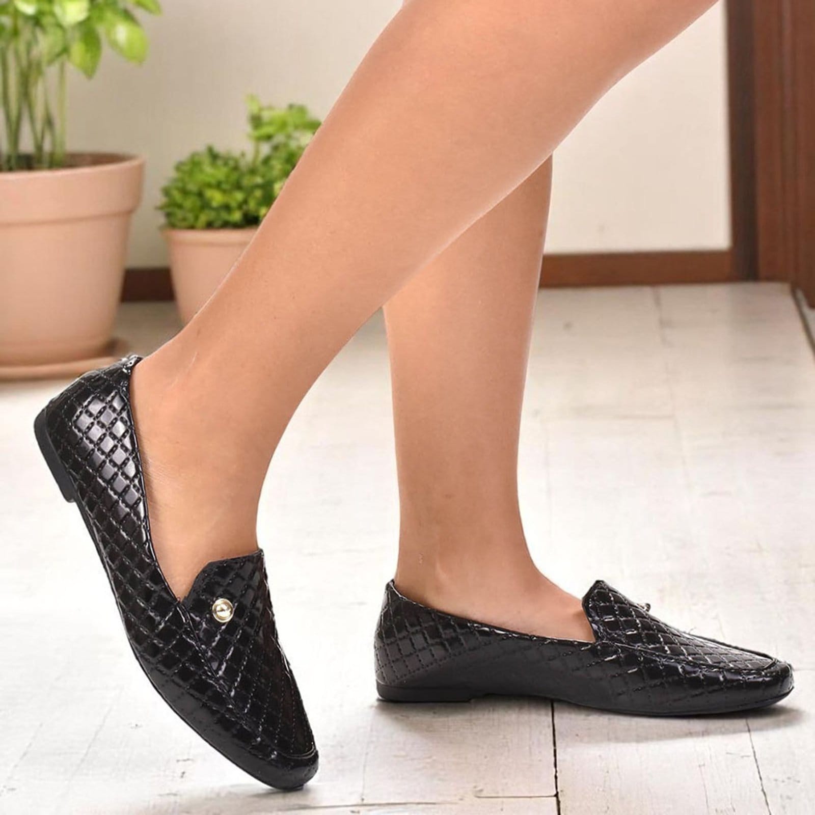 Vista 2 Sapato Feminino Mocassim CM Calçados Bico Quadrado Confort Matelasse Verniz Monte Shoes preto