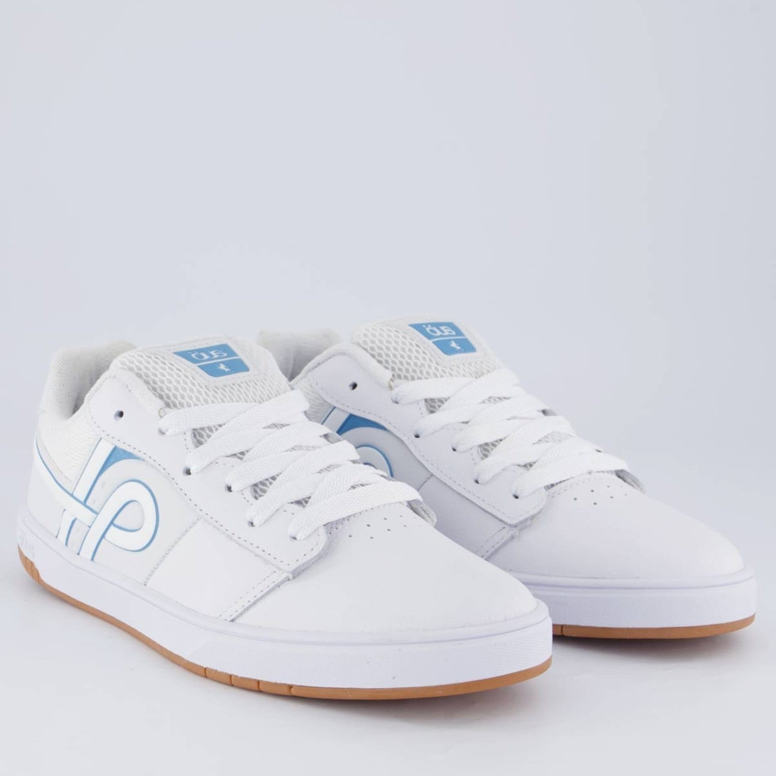 Vista 2 Tênis OUS Imperial Naccarato Branco e Azul ÖUS branco azul