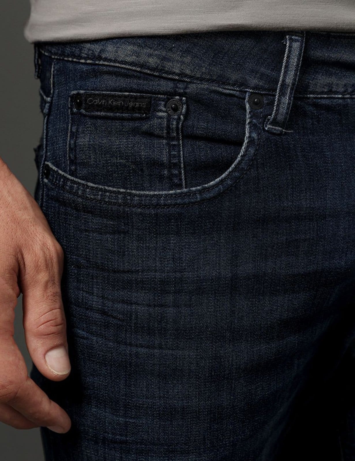 Vista 2 Calça Jeans Masculina Slim Premium Wash Calvin Klein Jeans - Marinho Calvin Klein Jeans azul marinho