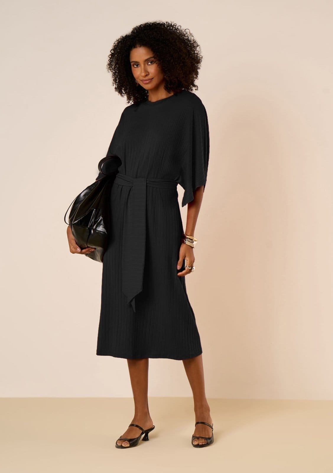 Vestido Maria Valentina Solto Decote Careca Manga Curta Midi