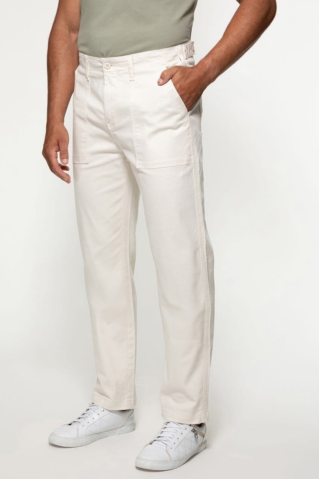 Calça Guess Sarja Reta Espinha de Peixe Bege