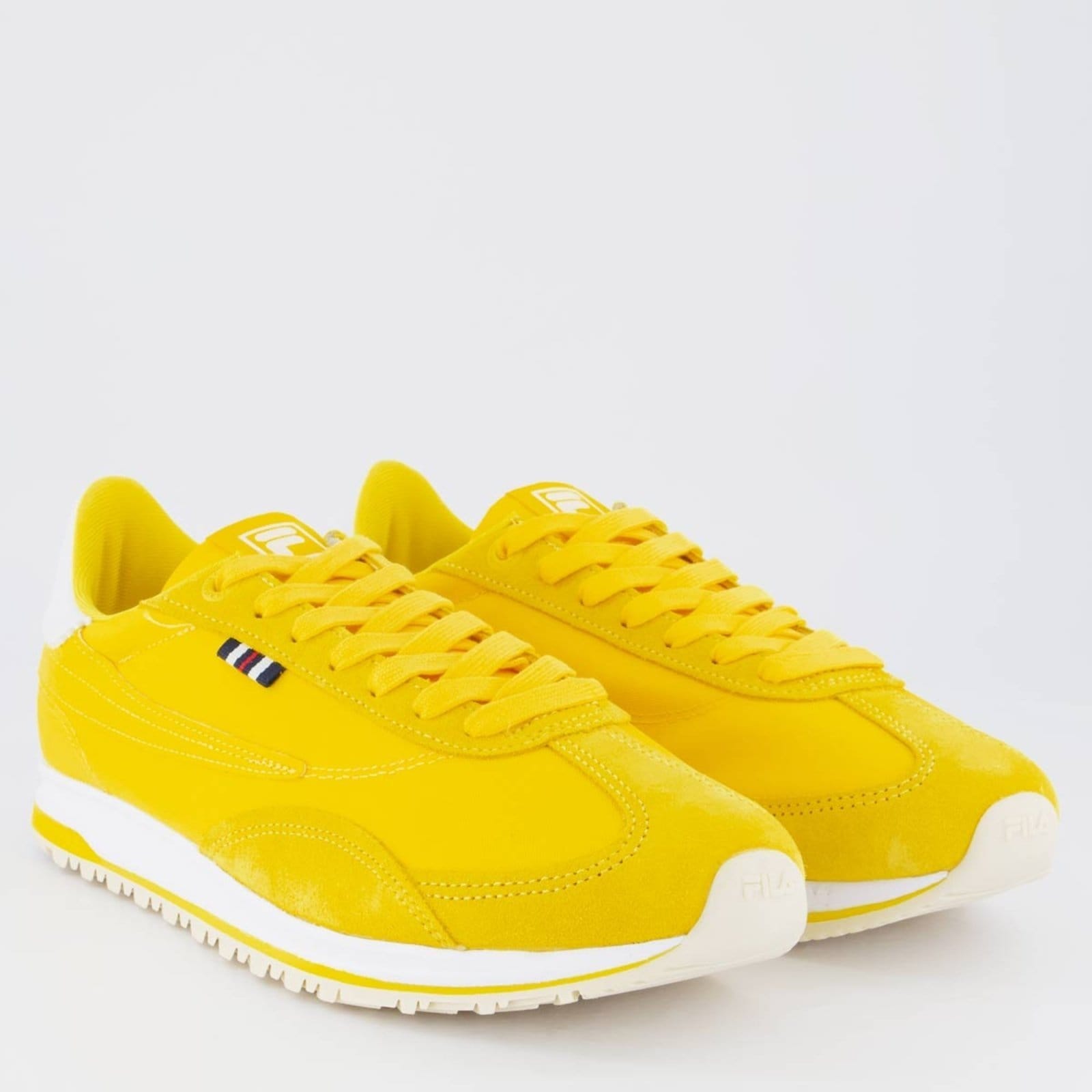 Vista 2 Tênis Fila 70 Trainer e Branco Fila amarelo