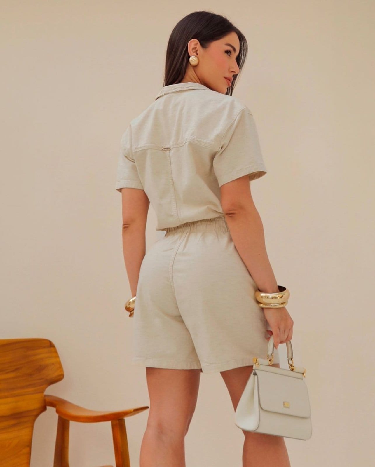 Vista 2 Macaquinho Linho Feminino Curto 24963 Linho Consciência bege