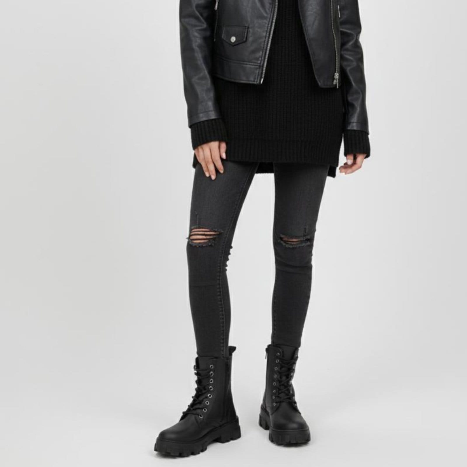 Vista 2 Bota Coturno Feminino Amarração Cano Curto ROMEU E JULIETA SHOES preto