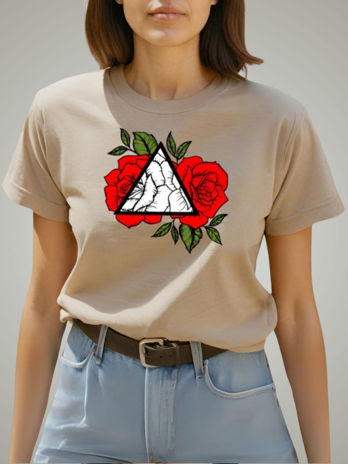 Camiseta Feminina T-shirt GuGi Rosas Vermelhas Camisa Caqui