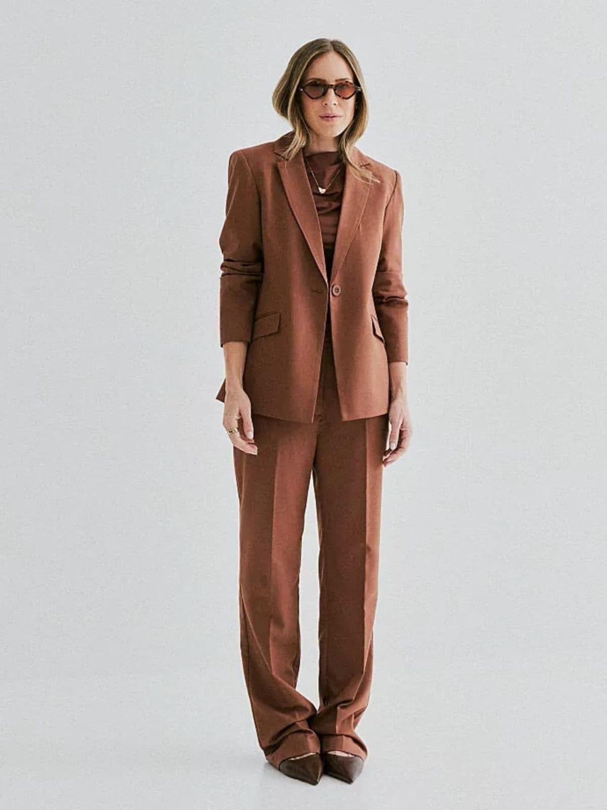 Vista 2 Calça Via Lessa Proença Alfaiataria Reta em Viscose Via Lessa marrom