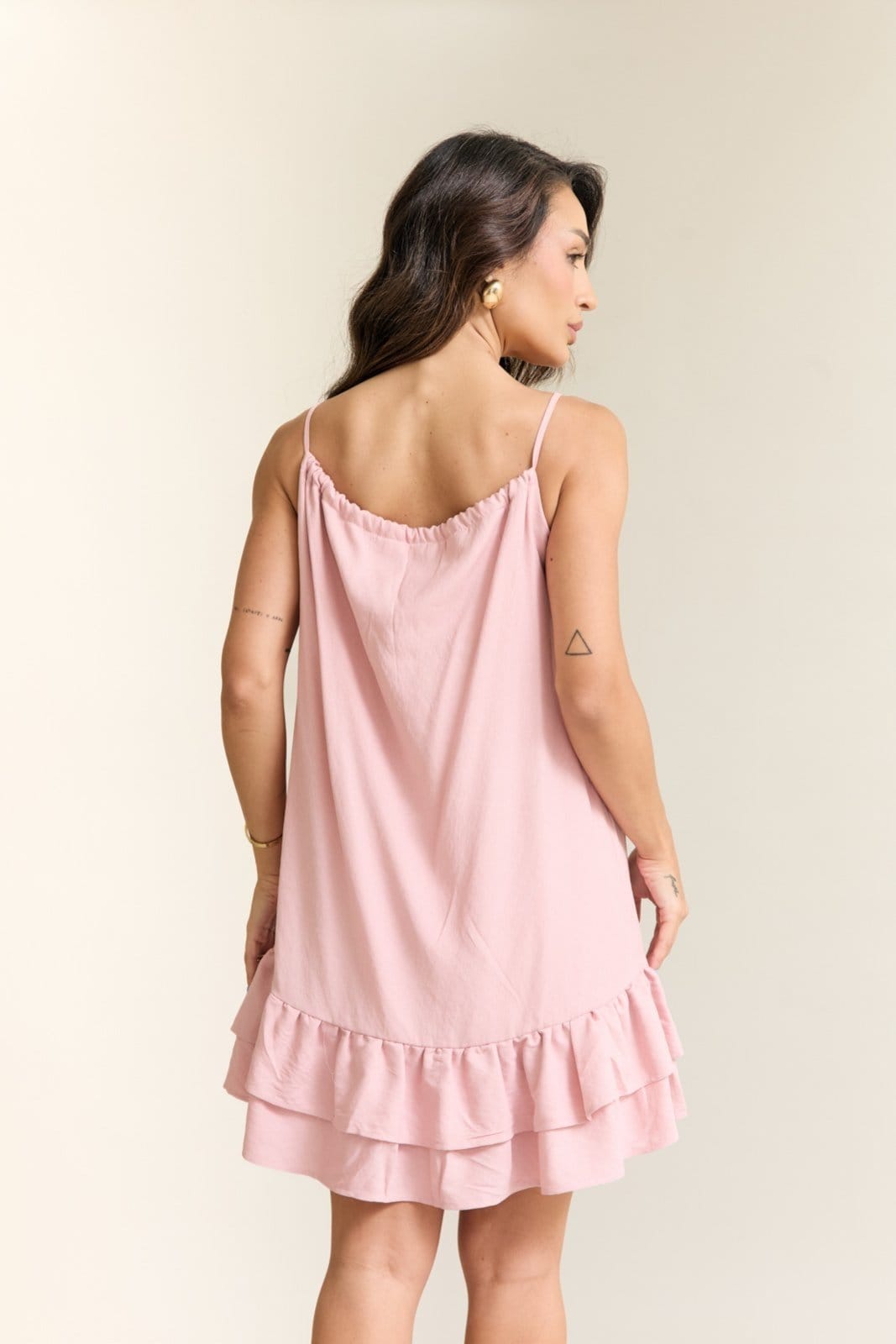 Vista 2 Vestido Curto Soltinho Alças Finas Babado Lemier Collection LEMIER rosa