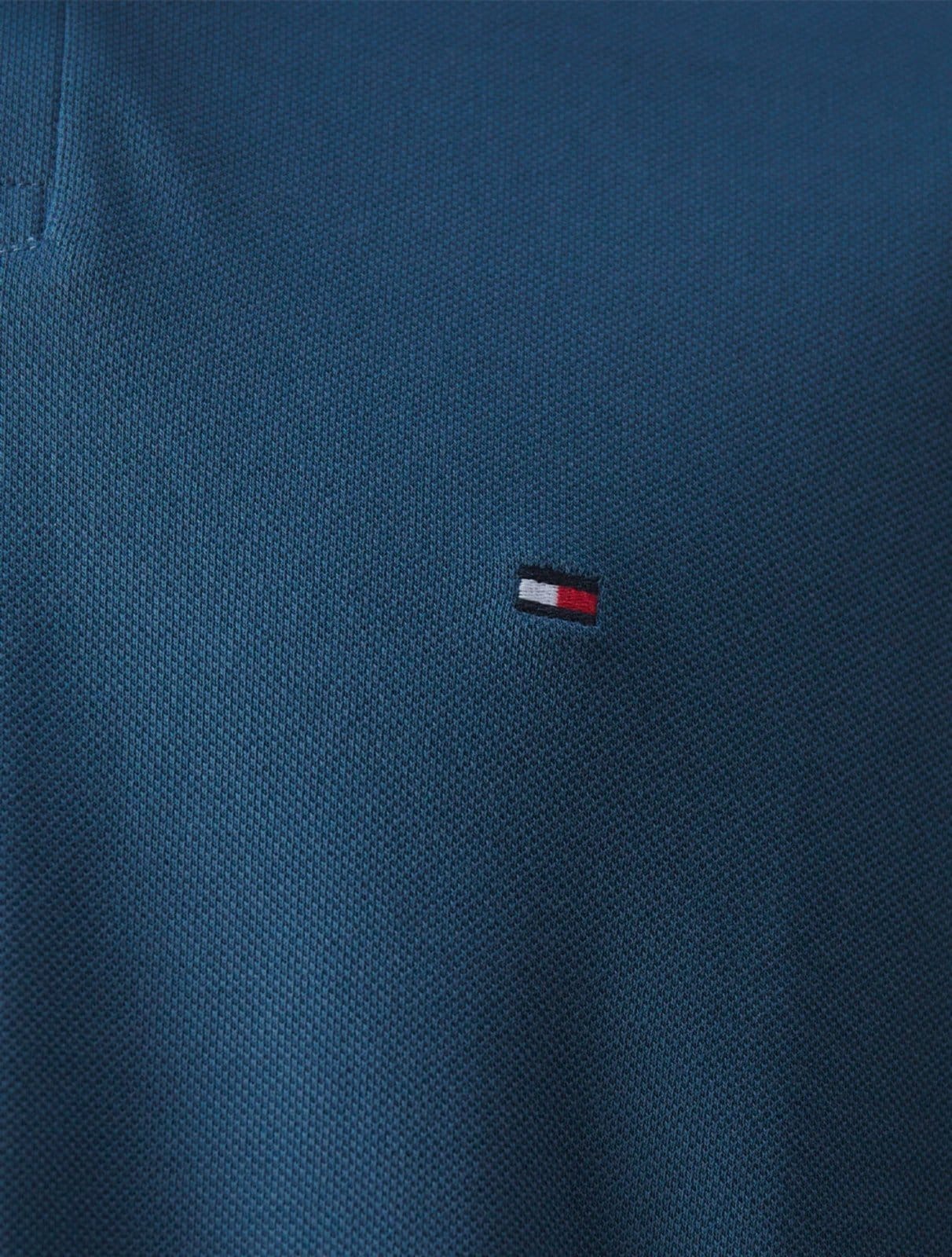 Vista 2 Polo Tommy Hilfiger Masculina Regular Piquet 1985 Aegean Sea Azul Tommy Hilfiger incolor azul