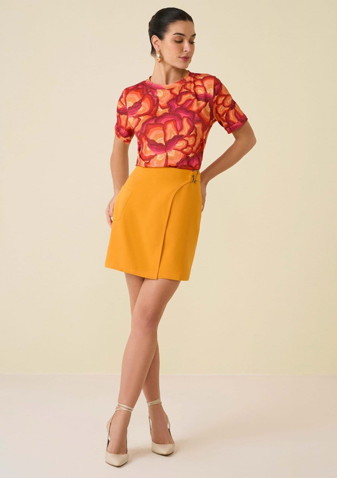 Saia Maria Valentina Curta Justa Com Metal