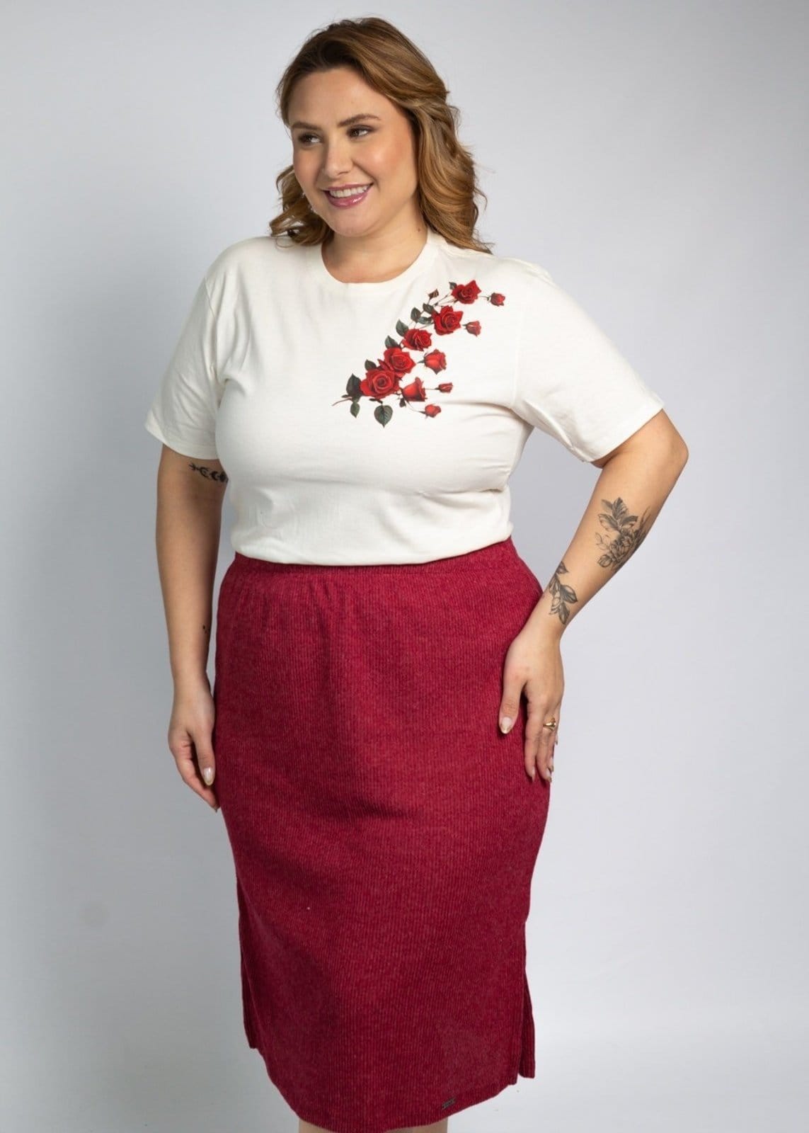 Vista 2 Camisa Feminina Cianitas Off Estampa Rosas Vermelhas Cianitas off-white