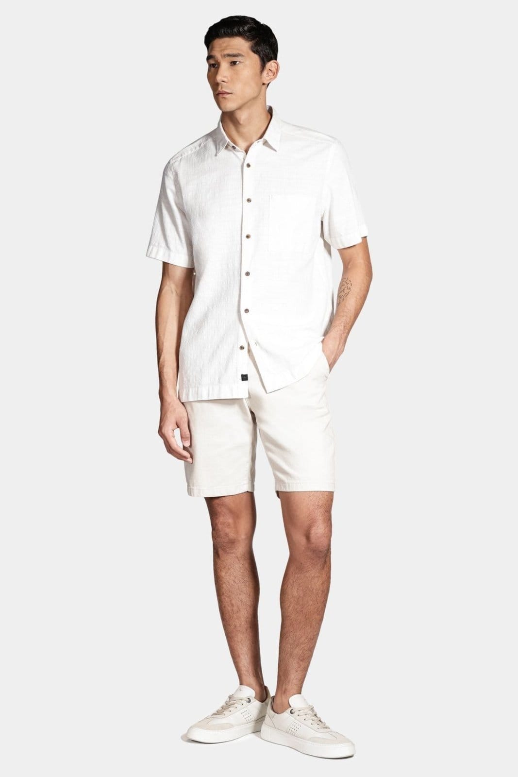 Vista 2 Camisa Aramis Manga Curta Regular Com Bolso Off White Aramis incolor white