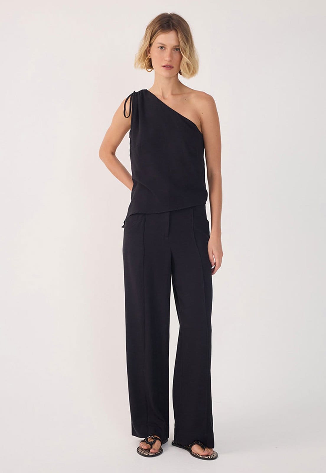 Vista 2 Calça Dress To Pantalona Pocket Assimétrico Preta Dress to preto