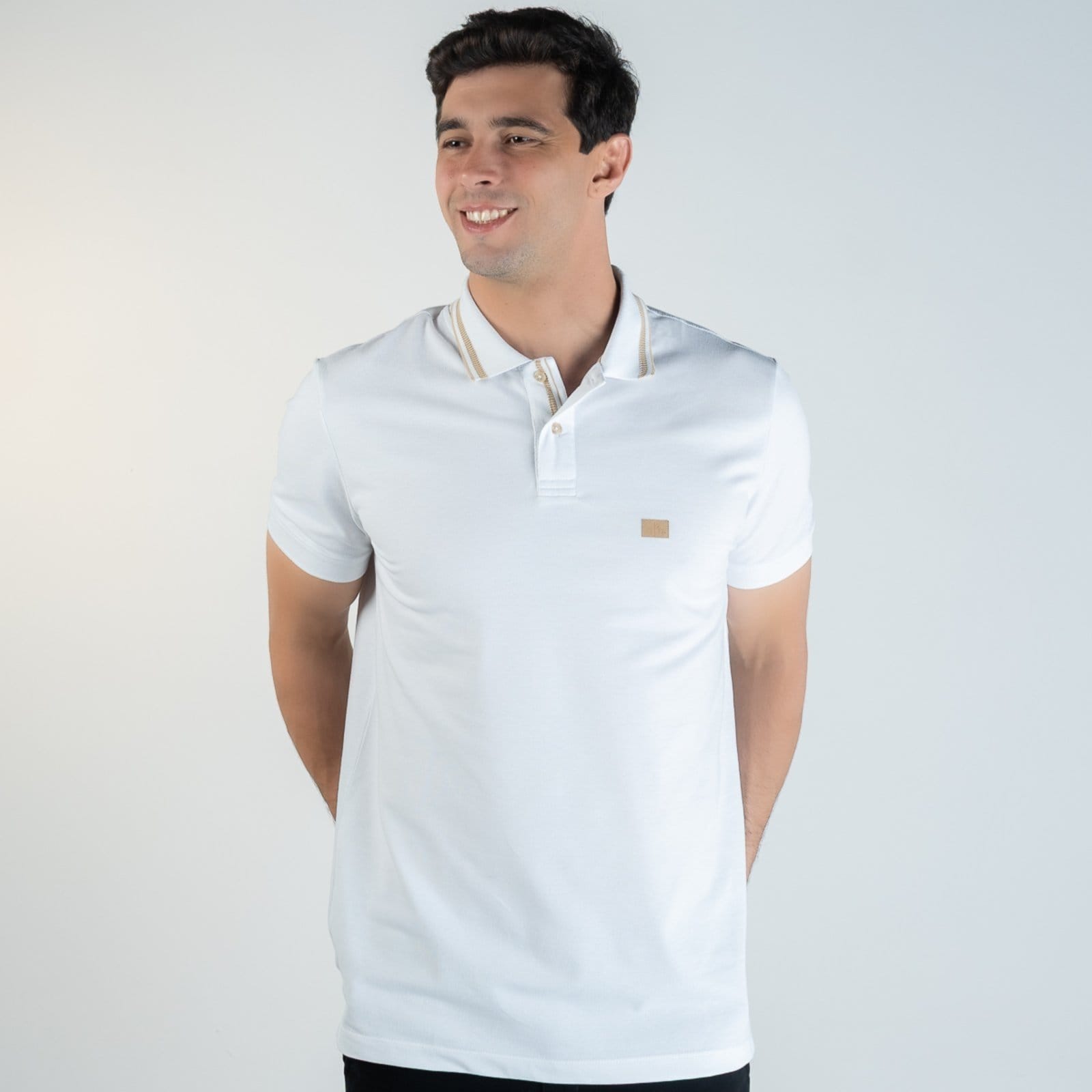 Camisa Polo Acostamento Frisos Branca