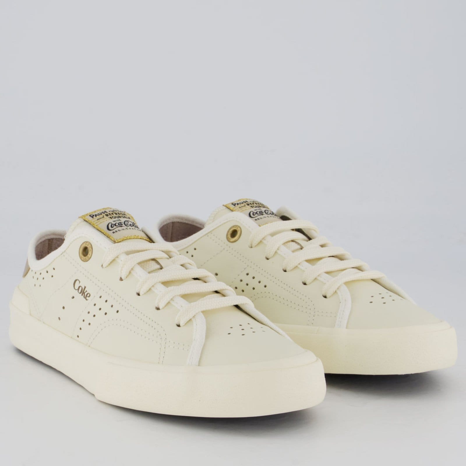 Vista 2 Tênis Coca Cola Fortune Feminino e Dourado Coca-Cola branco