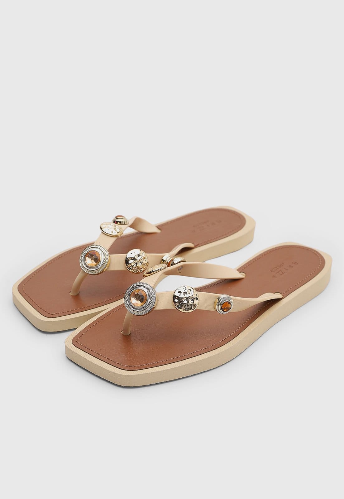 Vista 2 Chinelo Feminino Brizza Arezzo Aplicações Metálicas Brizza Arezzo bege