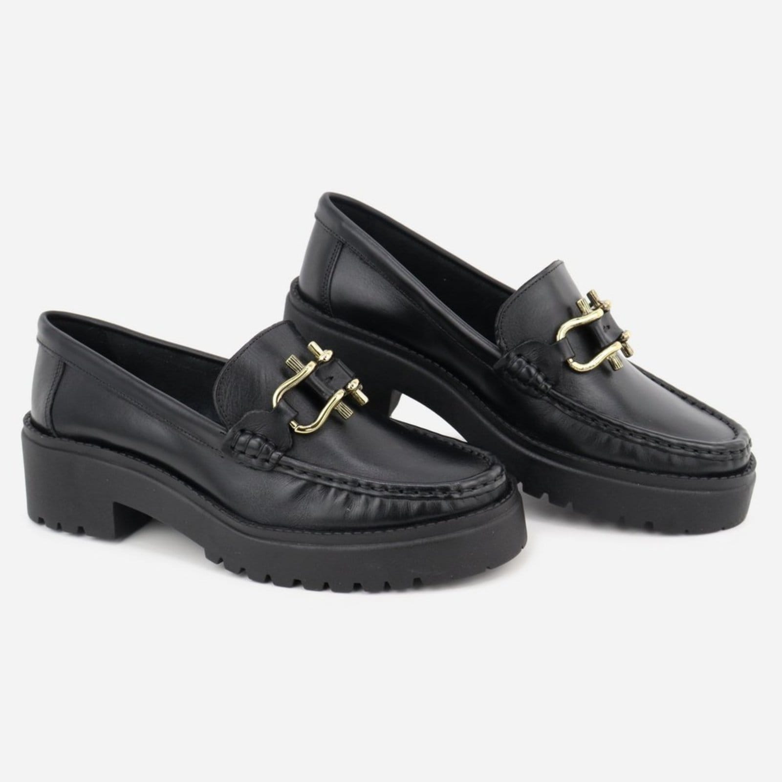 Vista 2 Mocassim em Couro Tratorado Leve Conforto Fivelas Douradas Maria Paula MARIA PAULA preto