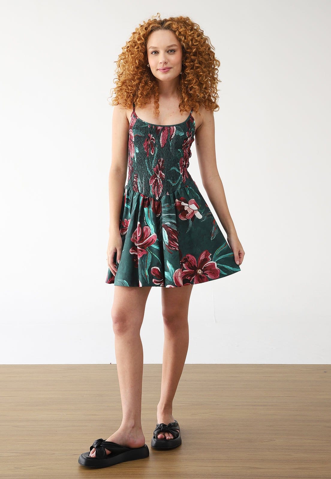 Vista 2 Vestido FARM Curto Lineia FARM verde