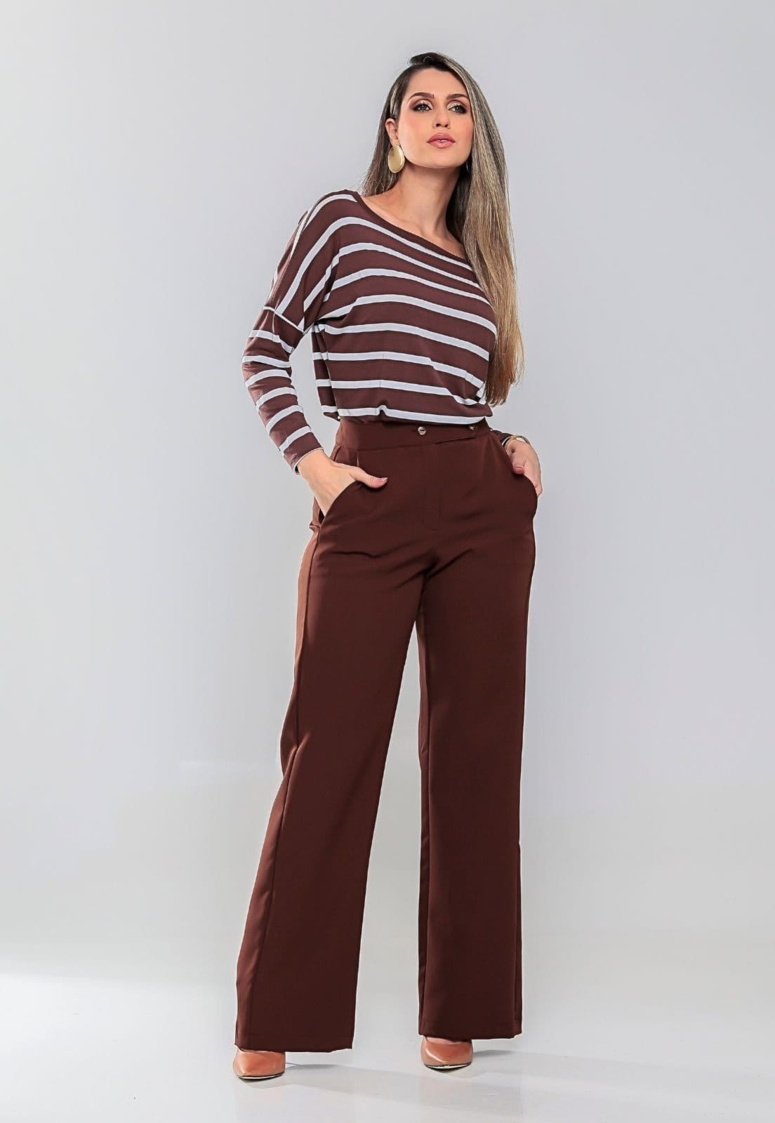 Vista 2 Calca Alfaiataria Classic Elegante Poliester Premium Escuro Docce Mulher marrom