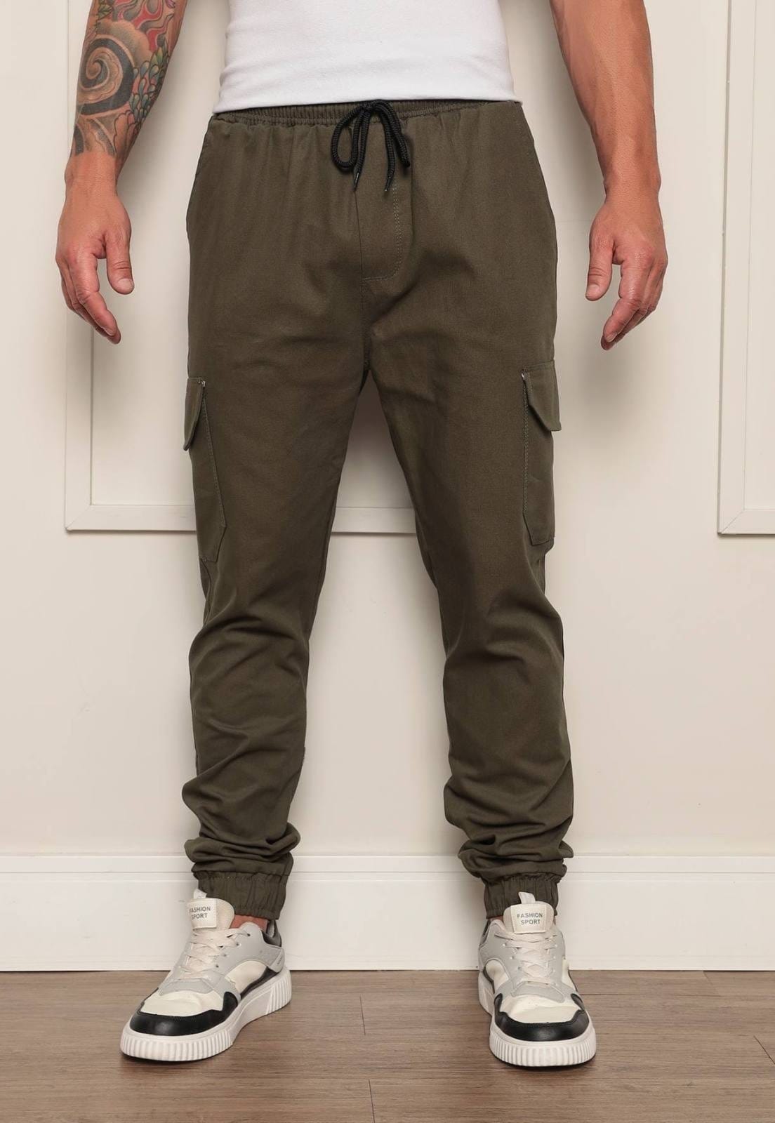 Vista 2 Calça Jogger Masculina Ethereal Jeans com Bolso Cargo Confortável Com Punho Verde Ethereal Jeans verde militar