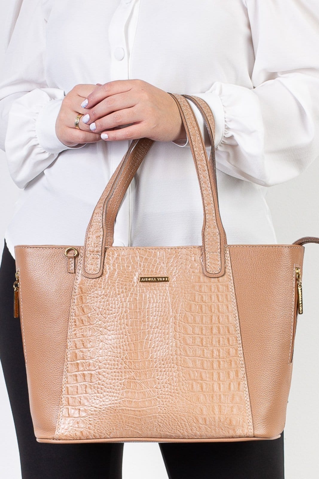 Vista 2 Bolsa Andrea Vinci Feminina De Couro Croco Audrey Andrea Vinci bege