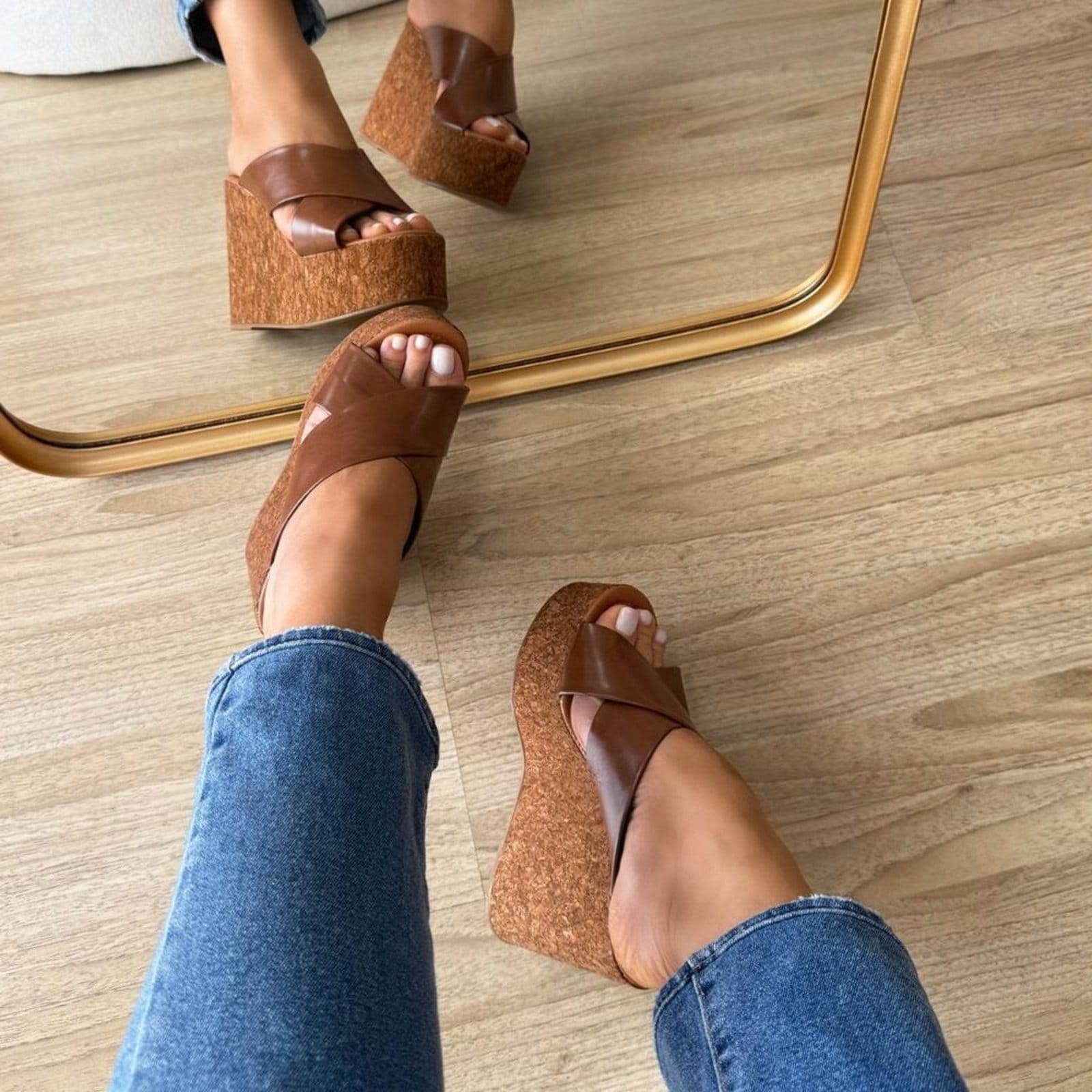 Vista 2 Kaliny - Sandália Plataforma Caramelo Salto Cortiça com Tiras Cruzadas Damannu Shoes marrom