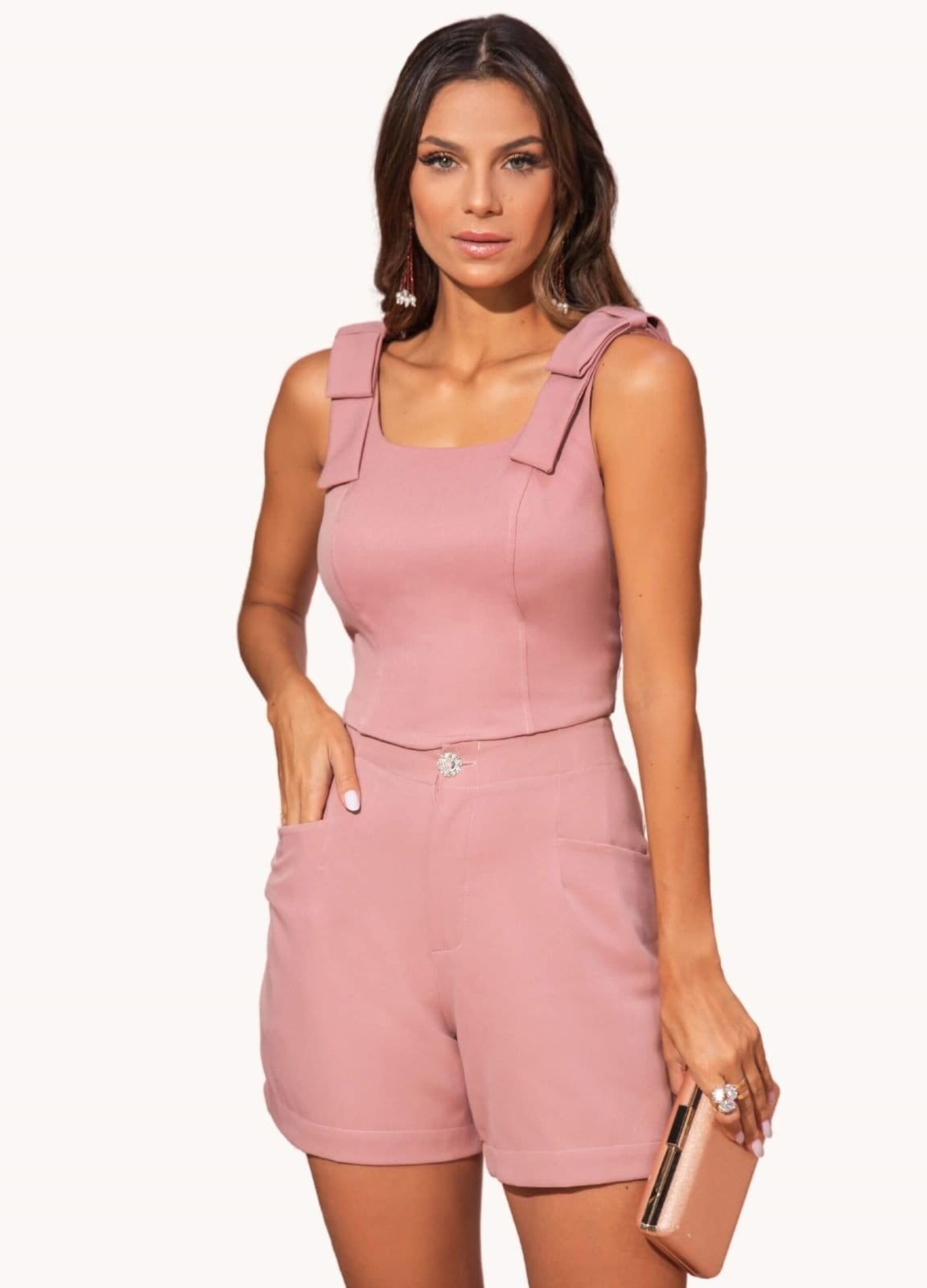 Vista 2 SHORT FEMININO COM BOTÁO DE STRASS Rose Art Livre rosê rose