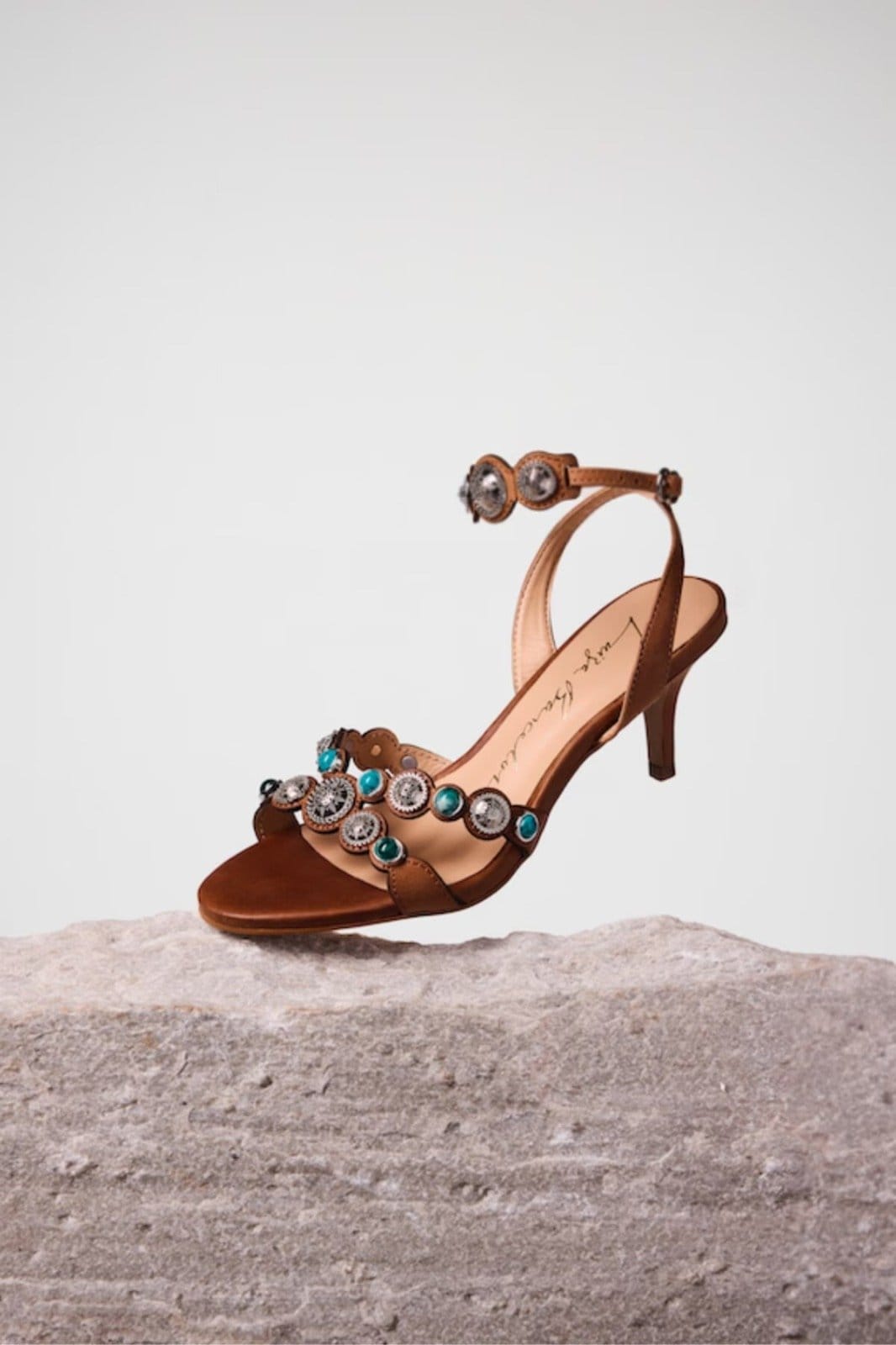 Vista 2 Sandalia Luiza Barcelos Caramelo De Salto Fino Em Couro Caramelo Com Aplicações Luiza Barcelos marrom