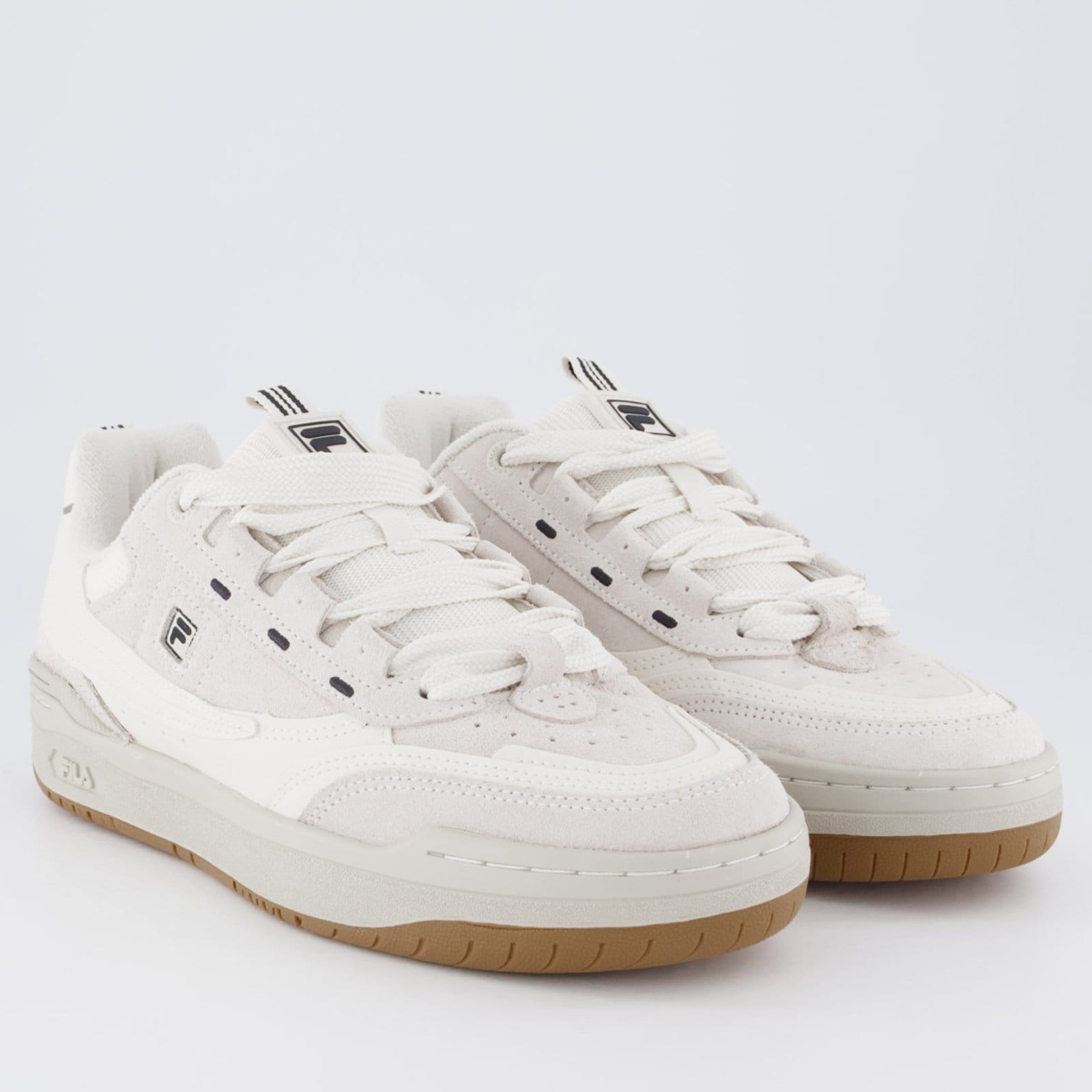 Vista 2 Tênis Fila X2K Off White e Cinza Fila branco white