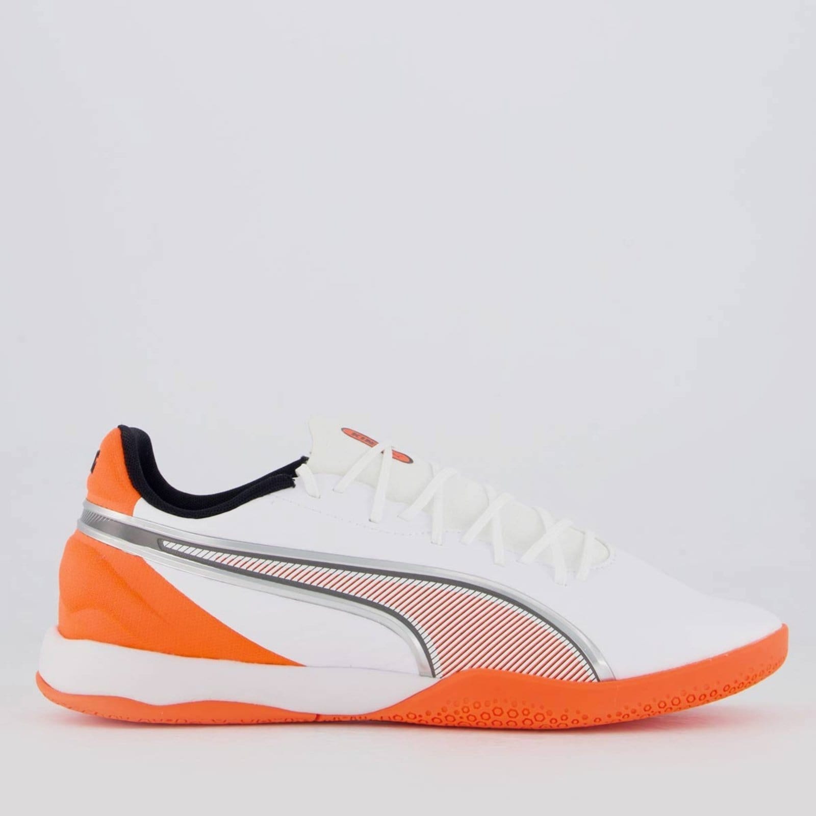Chuteira Puma King Match IT Futsal Branca e Laranja