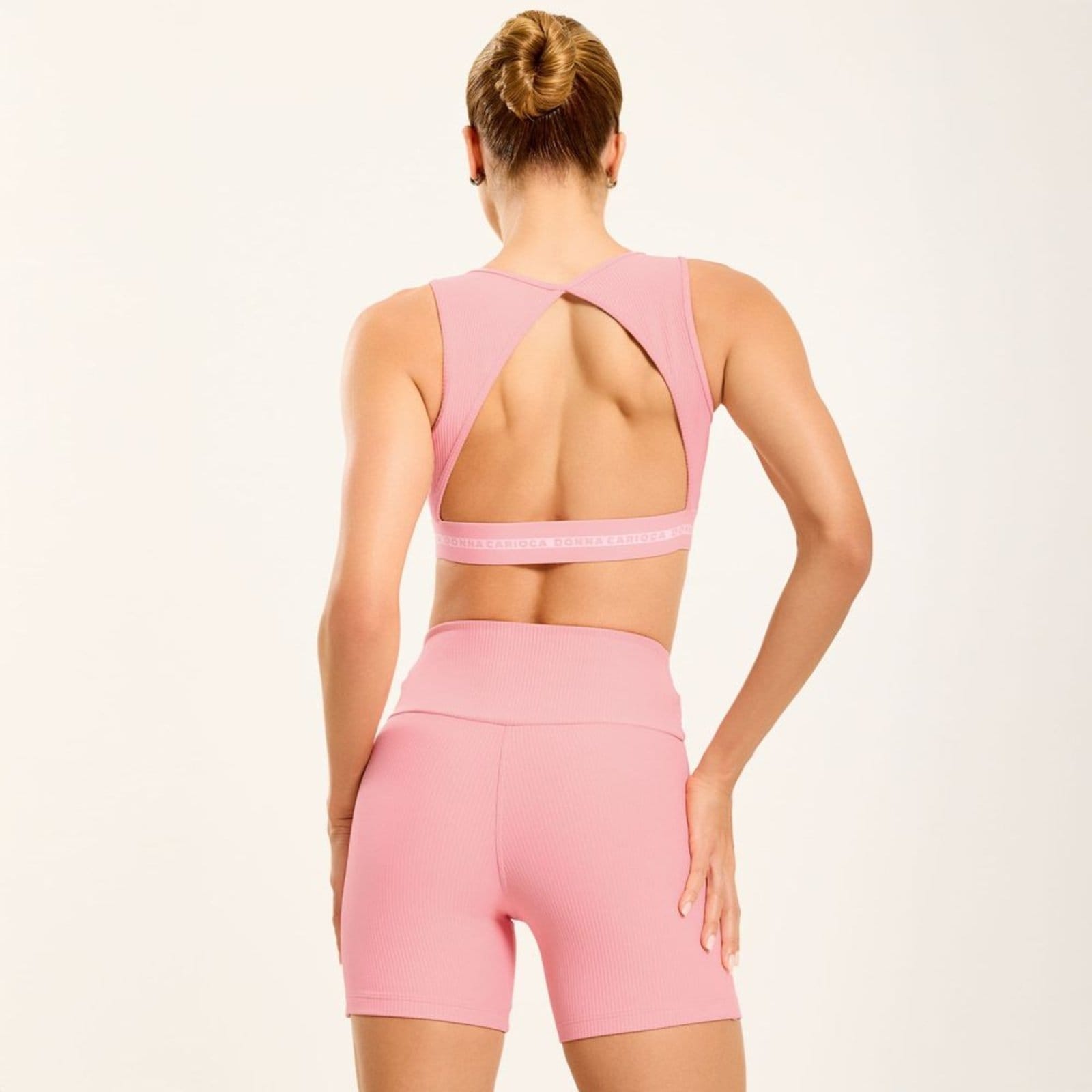 Vista 2 Short Ultimate Cravo Canelado Donna Carioca rosa