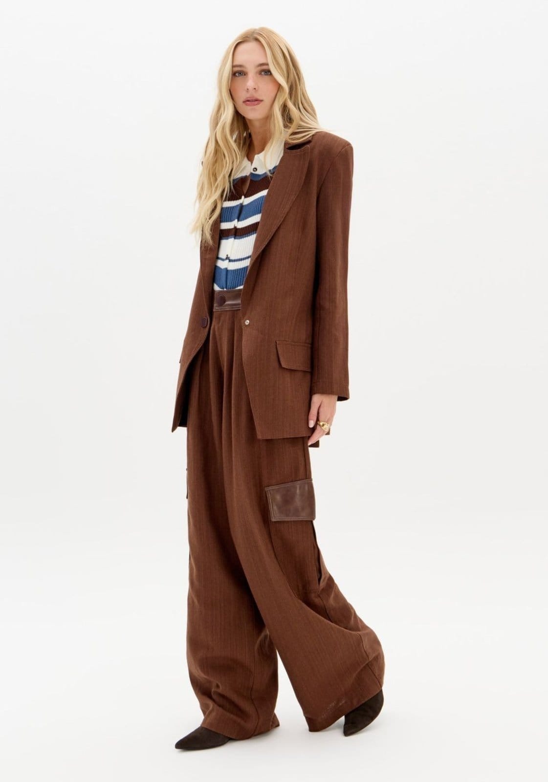 Calça Wide Leg Cintura Média Com Bolso