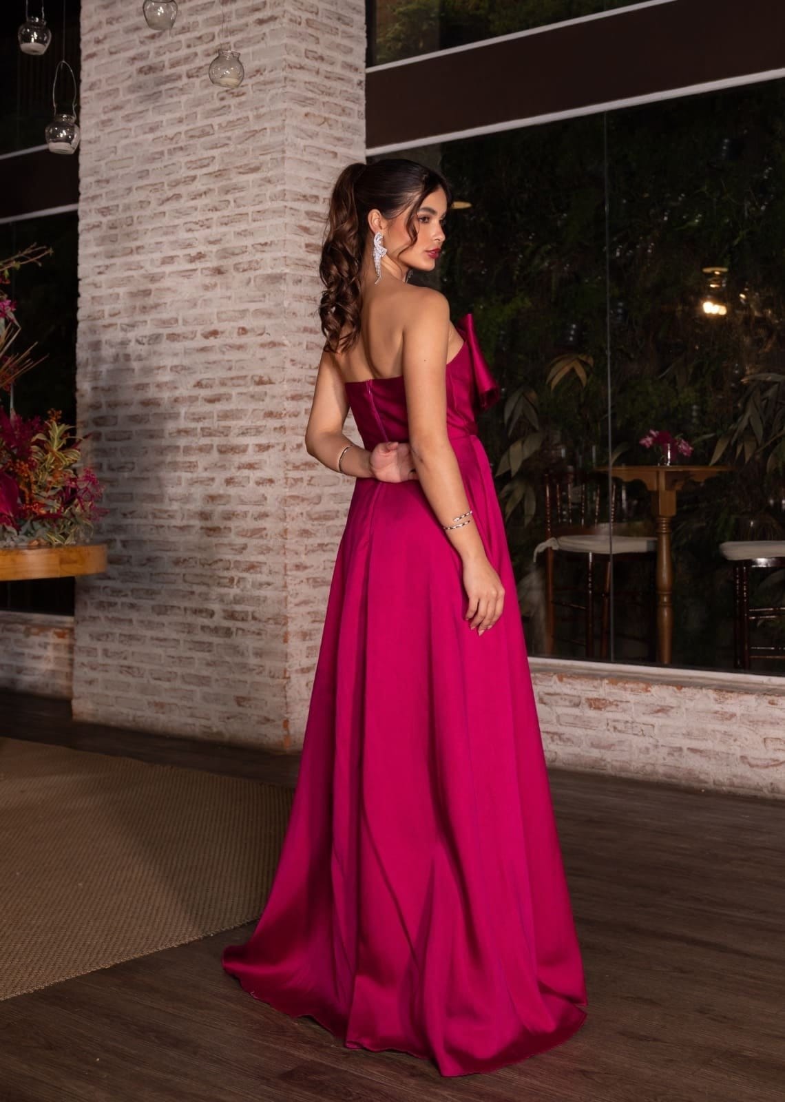 Vestido Longo de Festa Madrinhas Tomara que Caia detalhe no Busto Yntie Fúcsia