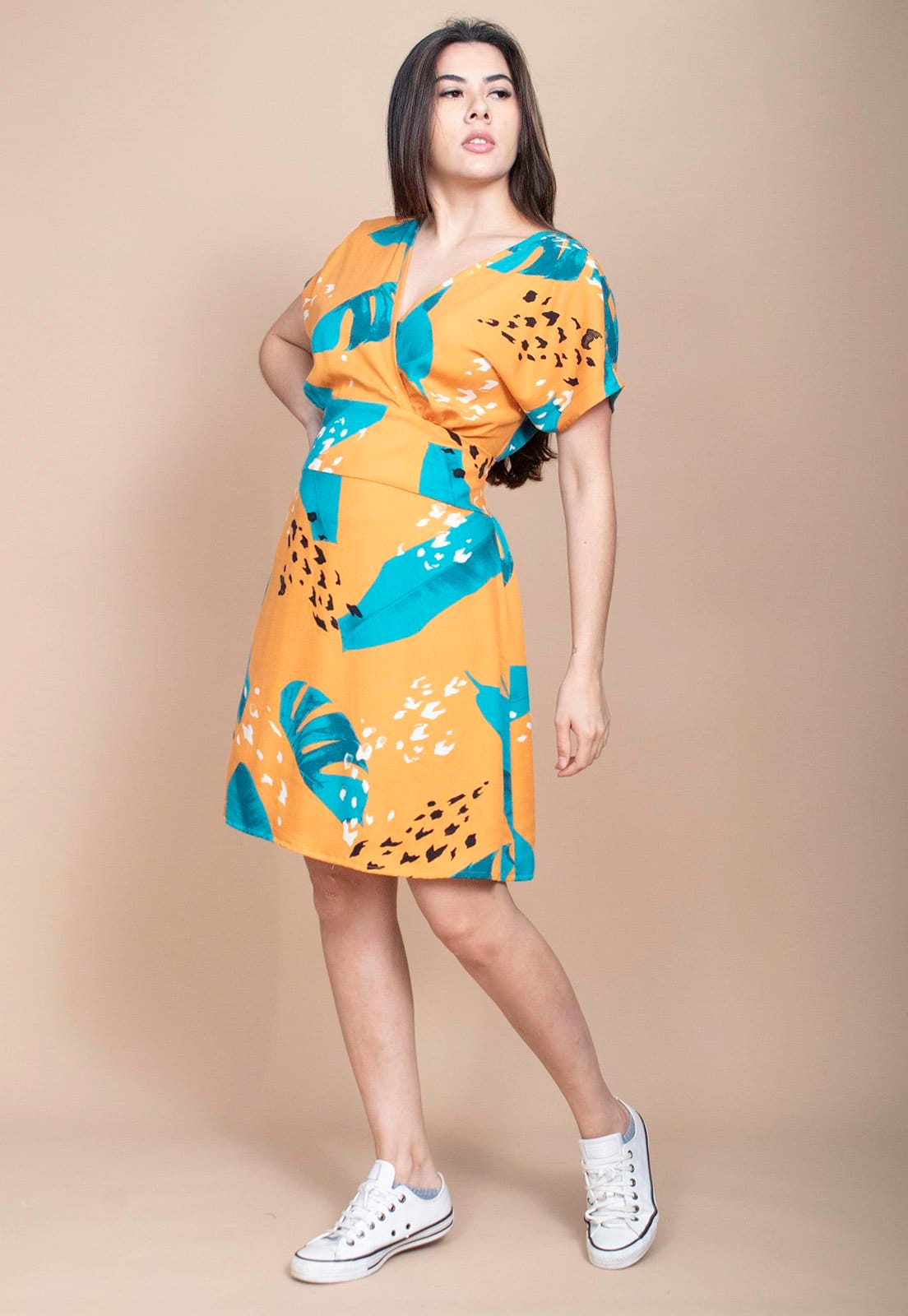 Vista 2 Vestido Cabanafree Curto Viscose Elastex nas Costas Estampa Aurora Botânica Cabanafree azul/estampado/preto