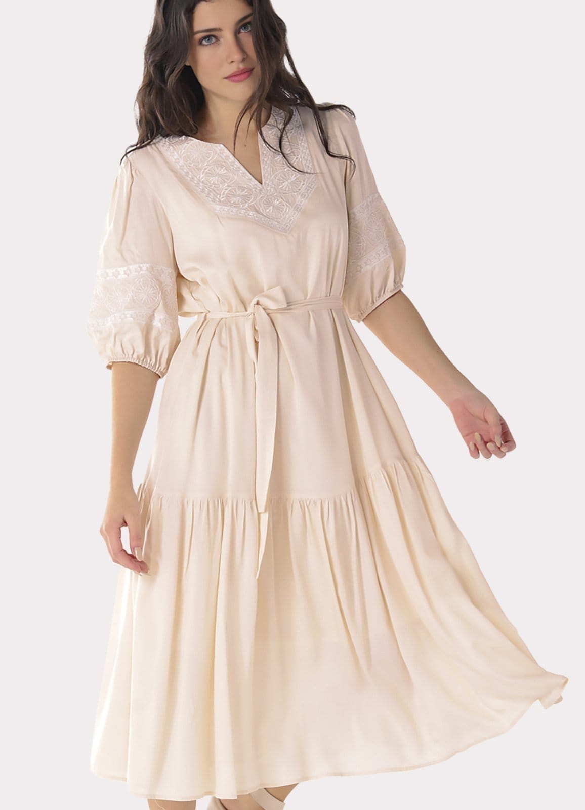 Vestido Midi Bordado com Mangas Forrado