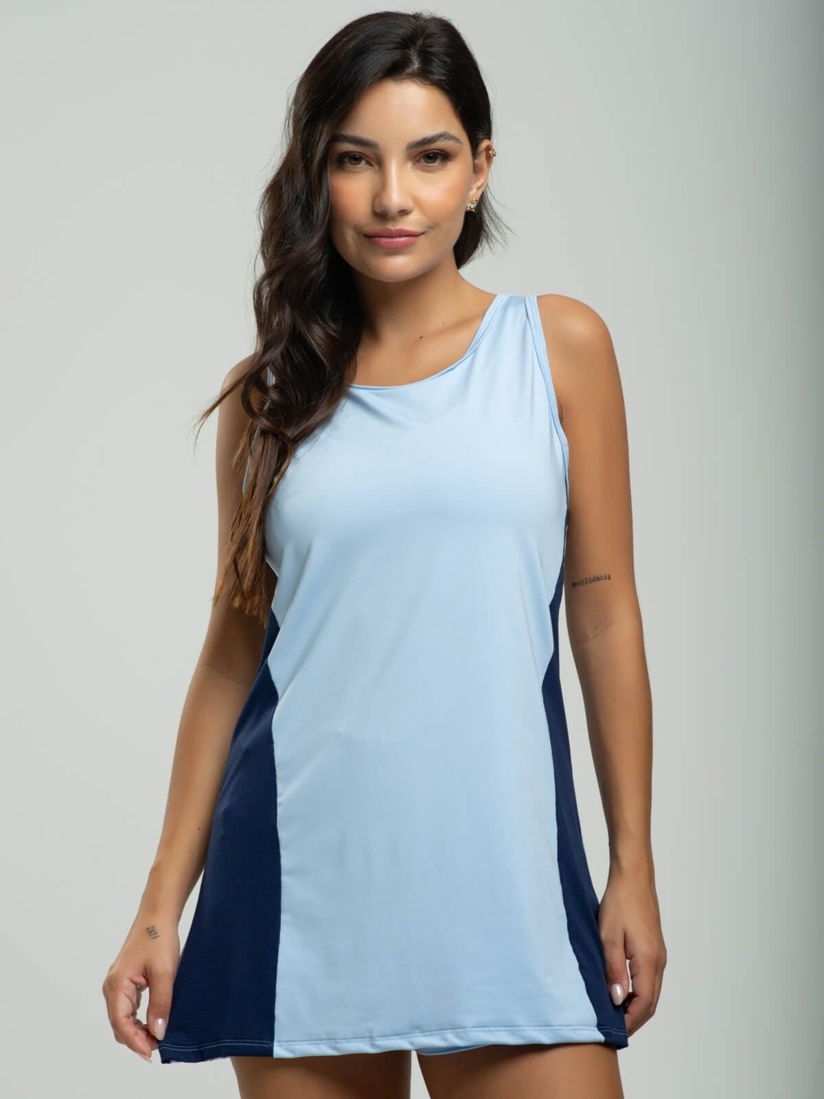 Vestido Beach Tennis Feminino Tecido Proteção Uv 50+ Vicbela Claro com Escuro