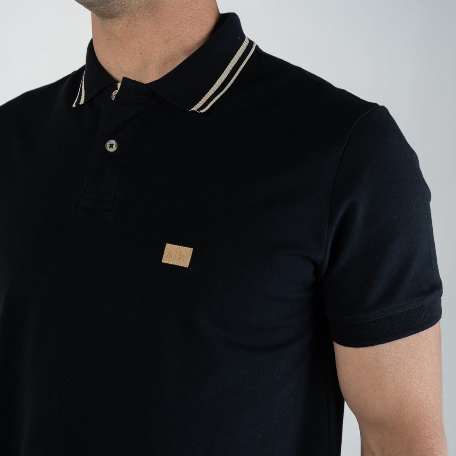 Vista 2 Camisa Polo Acostamento Frisos Preta Acostamento preto