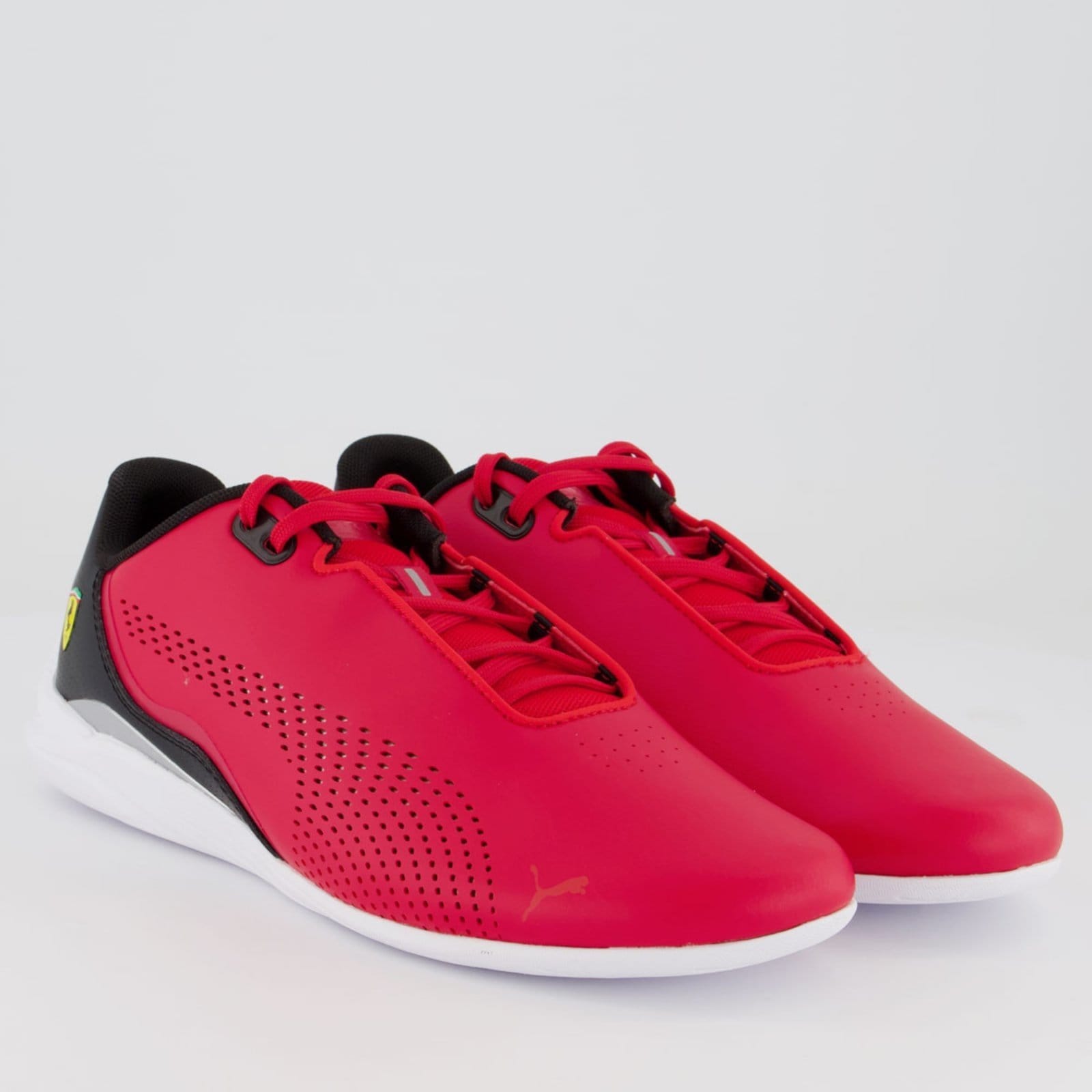 Vista 2 Tênis Puma Scuderia Ferrari Drift Cat Decima e Branco Puma vermelho