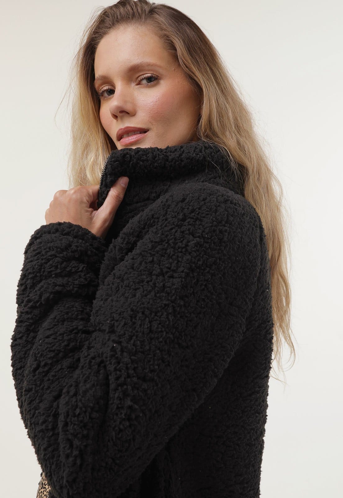 Vista 2 Jaqueta Facinelli by MOONCITY Pelo Preta Facinelli preto