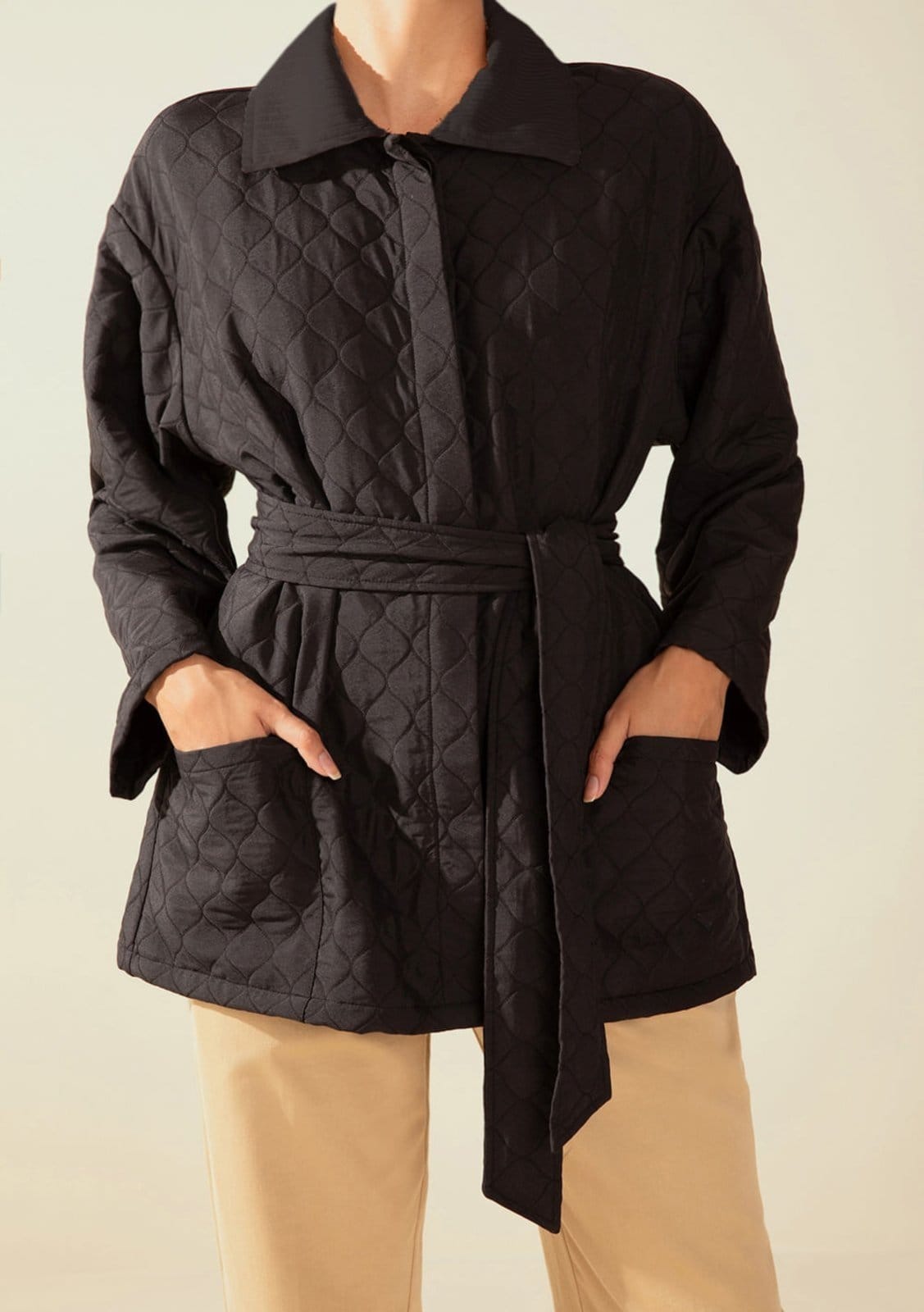 Vista 2 Casaco Morena Rosa Solto Manga Longa Padrão Preto Morena Rosa preto rosa