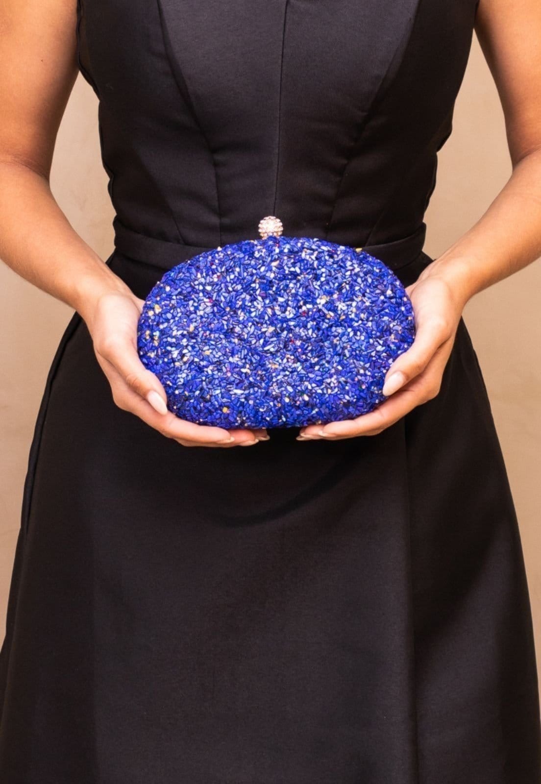 Bolsa Clutch Oval Pedraria com Alcinhas Removíveis Elegante Festa Safire