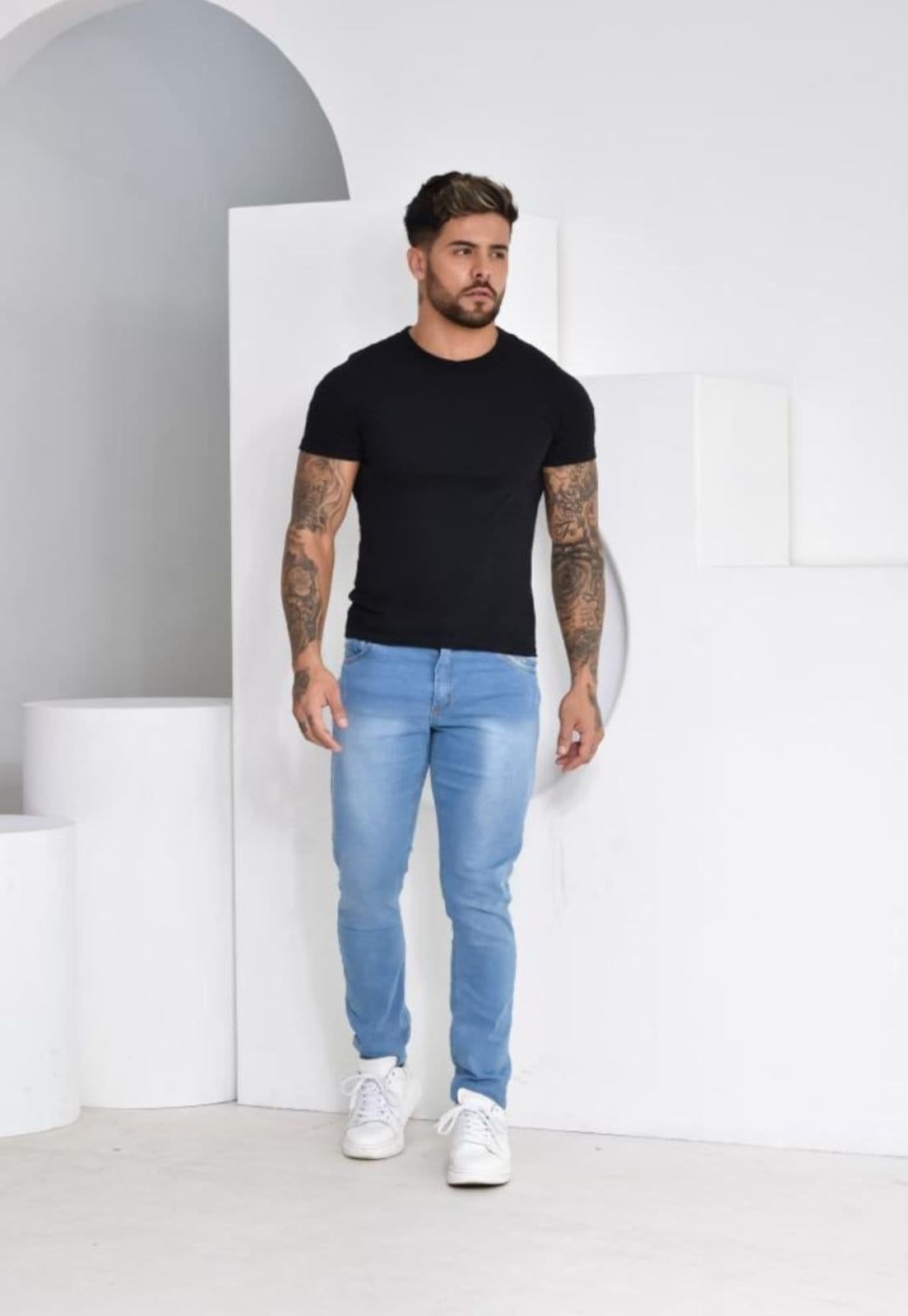 Vista 2 Calça Jeans Masculina Slim Delave com Puidos linha Premium Modelo Fashion ED E A E JEANS azul