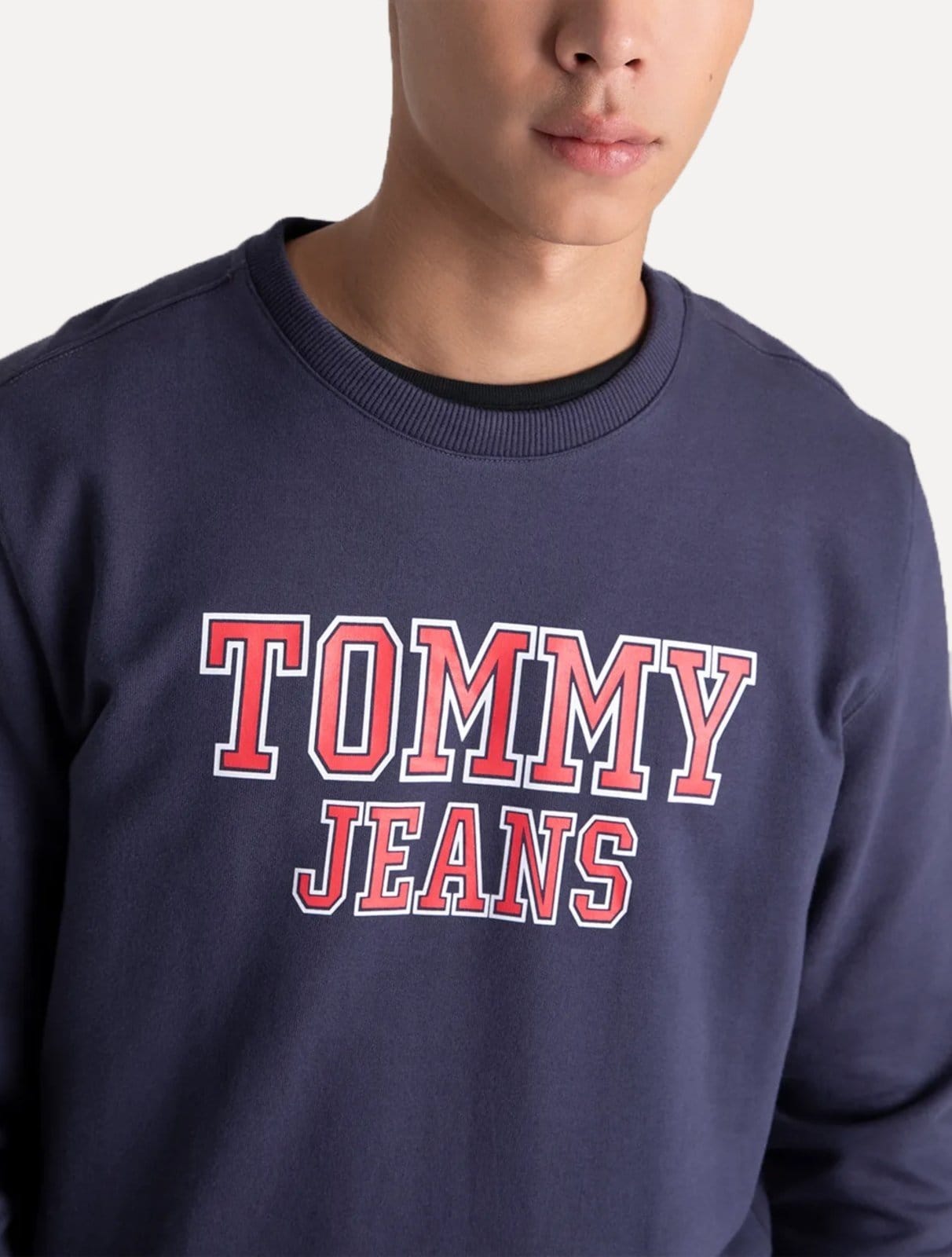 Vista 2 Moletom Tommy Jeans Masculino Regular Crewneck Entry Graphic Tommy Jeans azul marinho