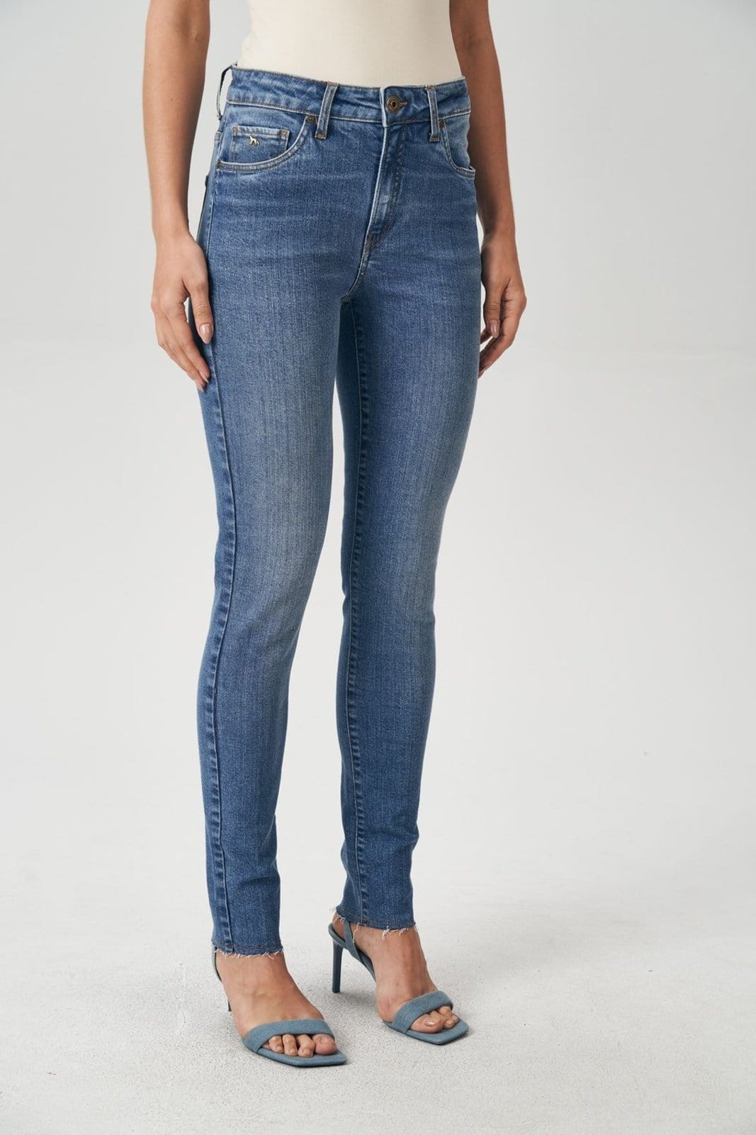 Calça Skinny Barra Fio Feminina Acostamento