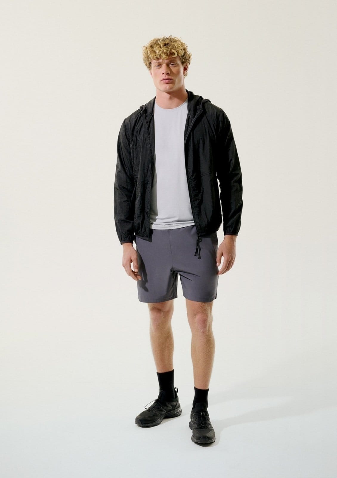 Jaqueta Esportiva Masculina Corta Vento Com Capuz - 2